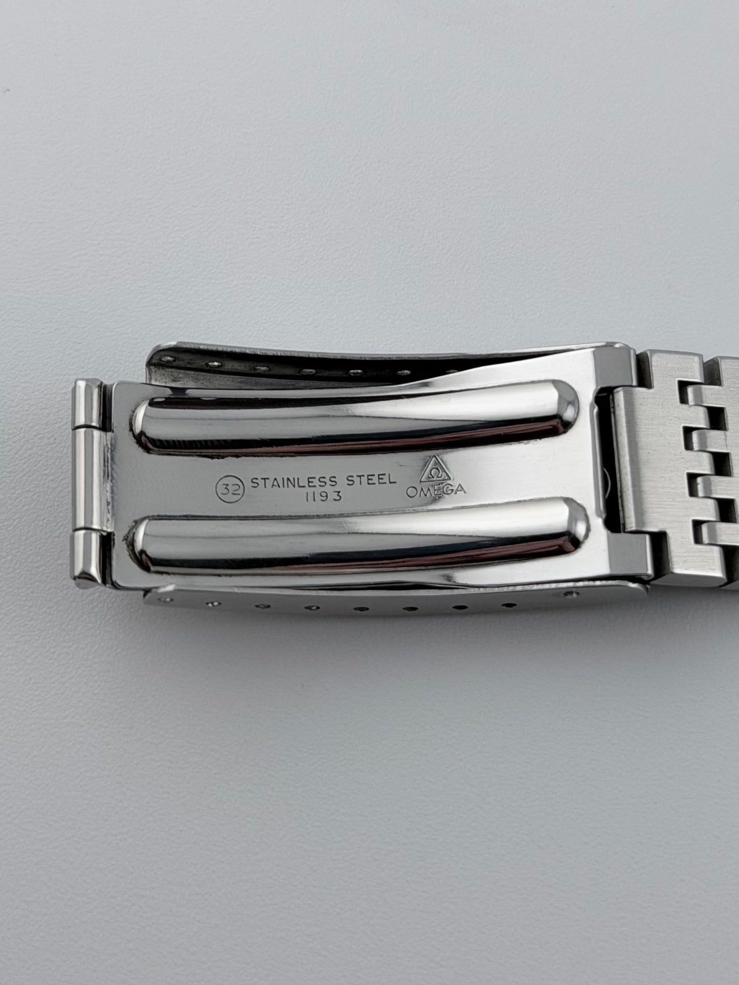 Omega Date Manual Wind 136.0104 - Original Bracelet