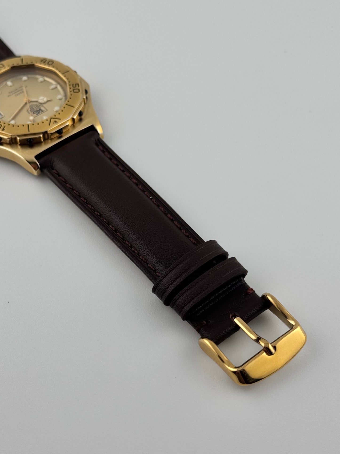 Tag Heuer Professional 3000 Quartz Date - 934.406