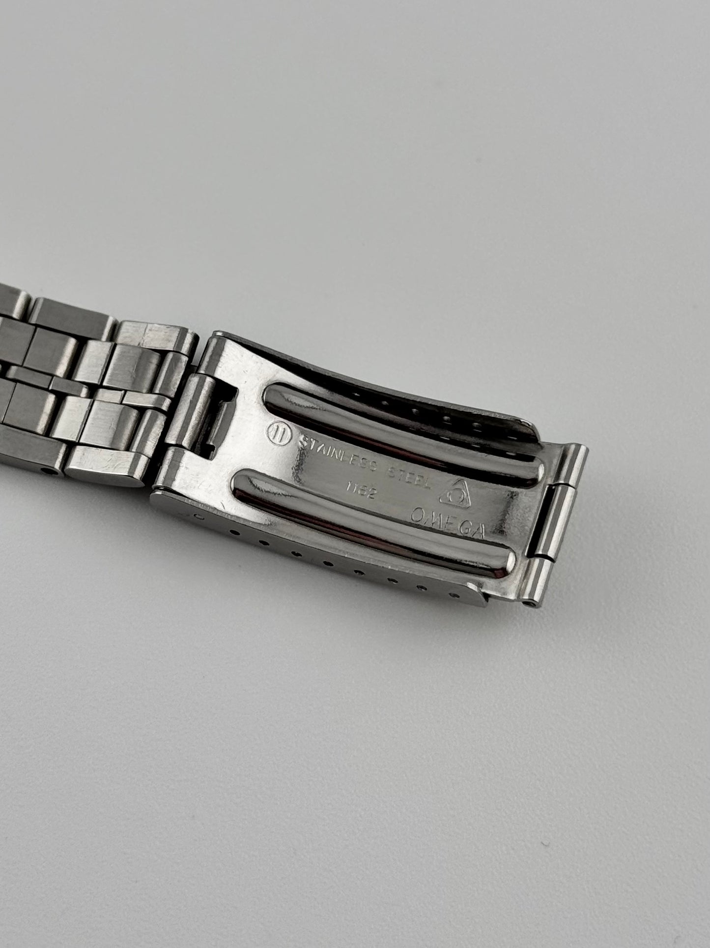 Omega Constellation Chronometer Automatic Date  - Original Bracelet - 168.047