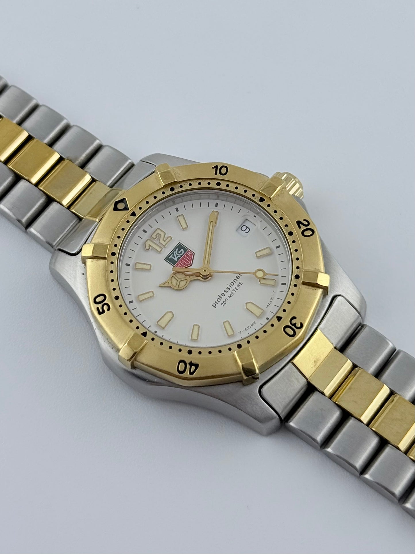 Tag Heuer Professional 200 Quartz Date - WK1220