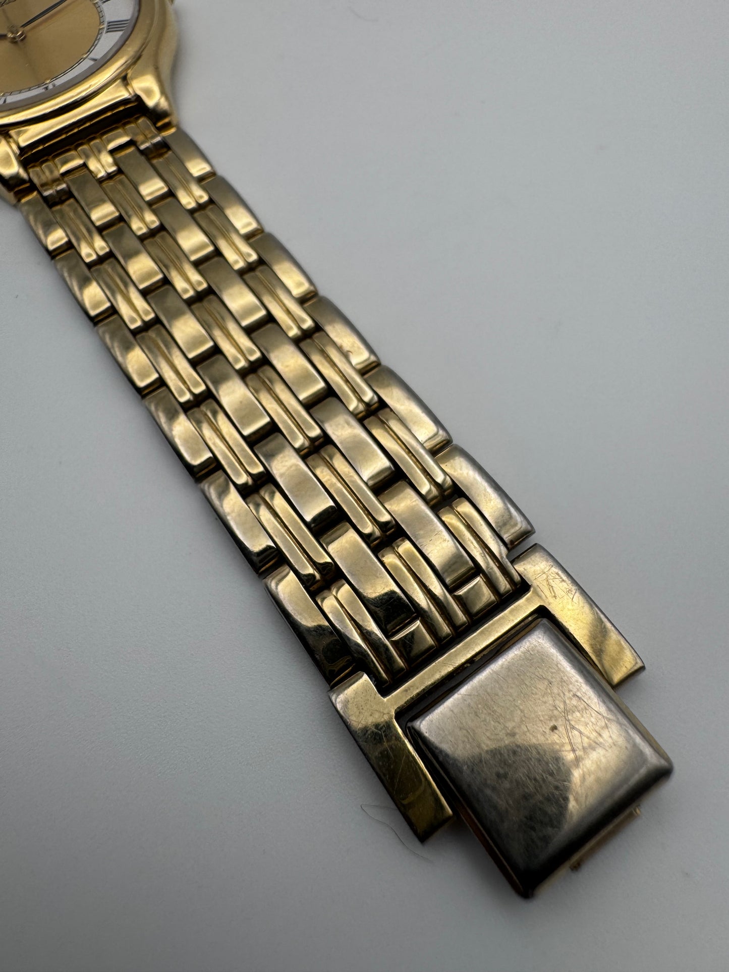 Seiko Quartz V701-1Y70