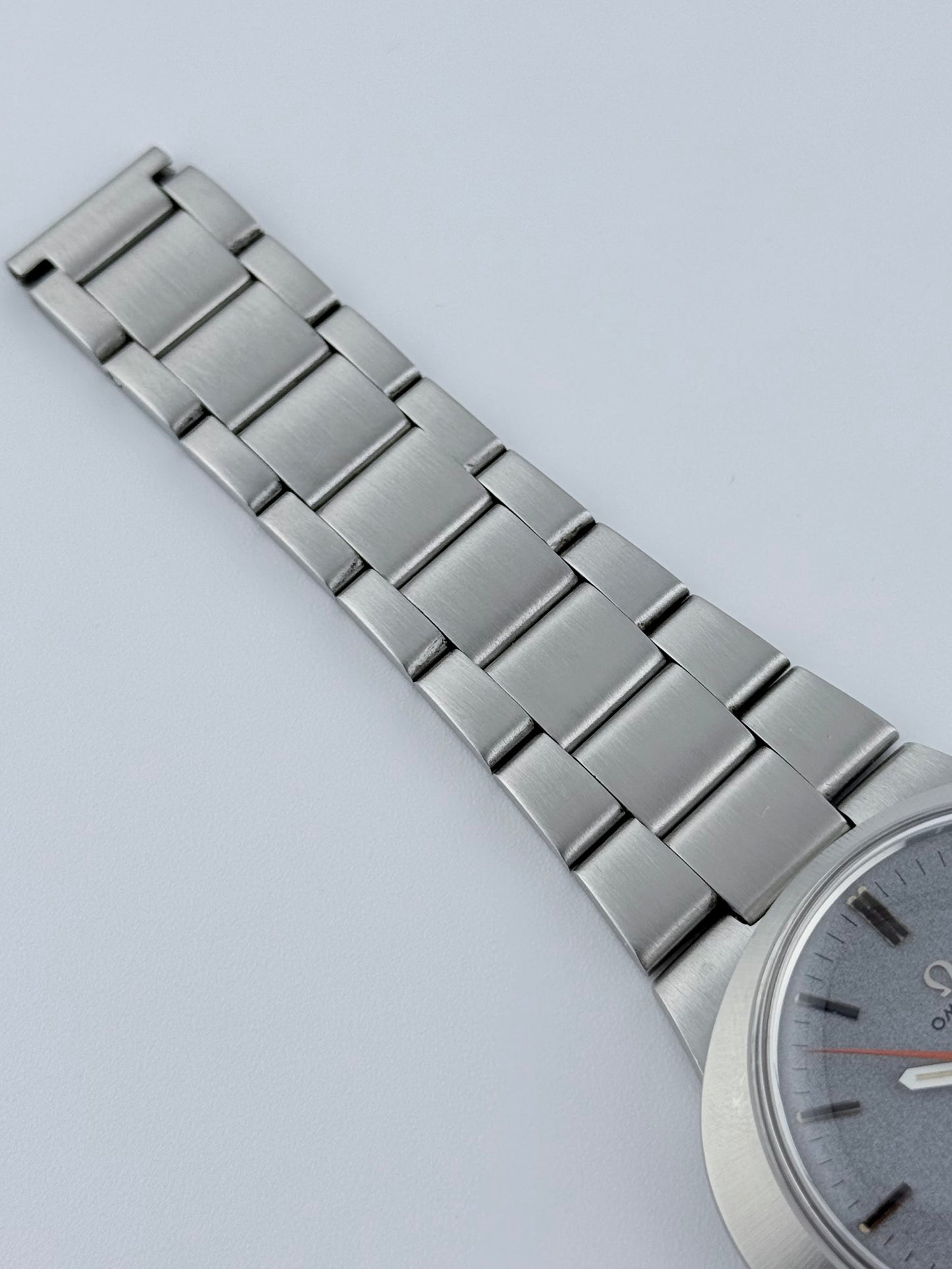 Omega Geneve Dynamic Manual Wind - 136.033 - Rare Dial