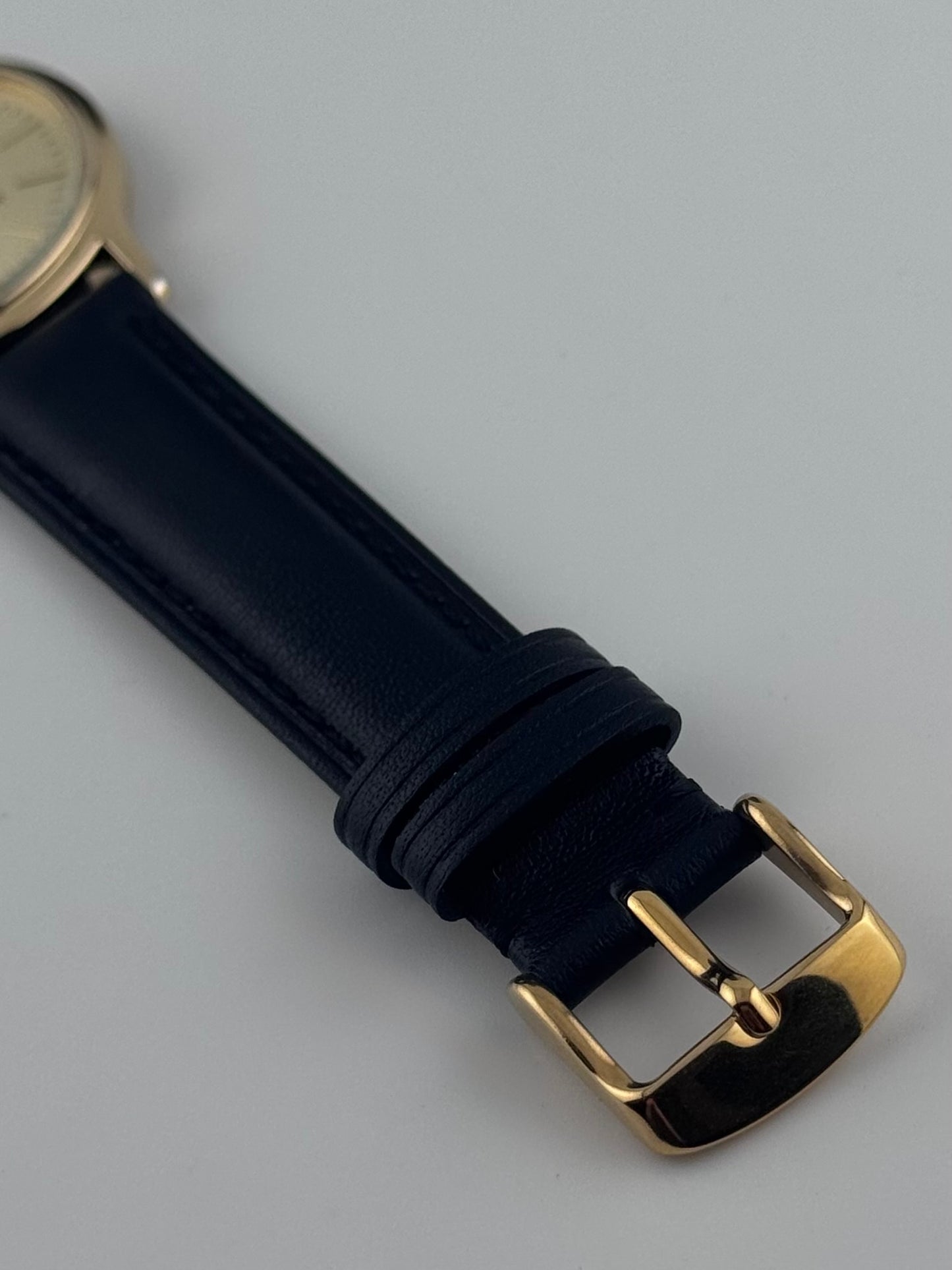 Seiko Quartz - V700-8A10