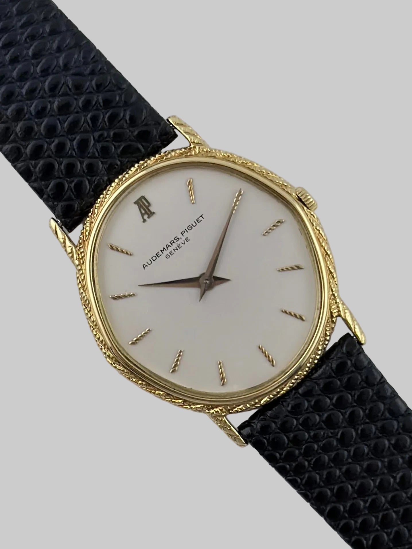 Audemars Piguet ノベルティ Audemars Piguet Rope Finish Manual Wind 18kt Gold - Ultra Slim