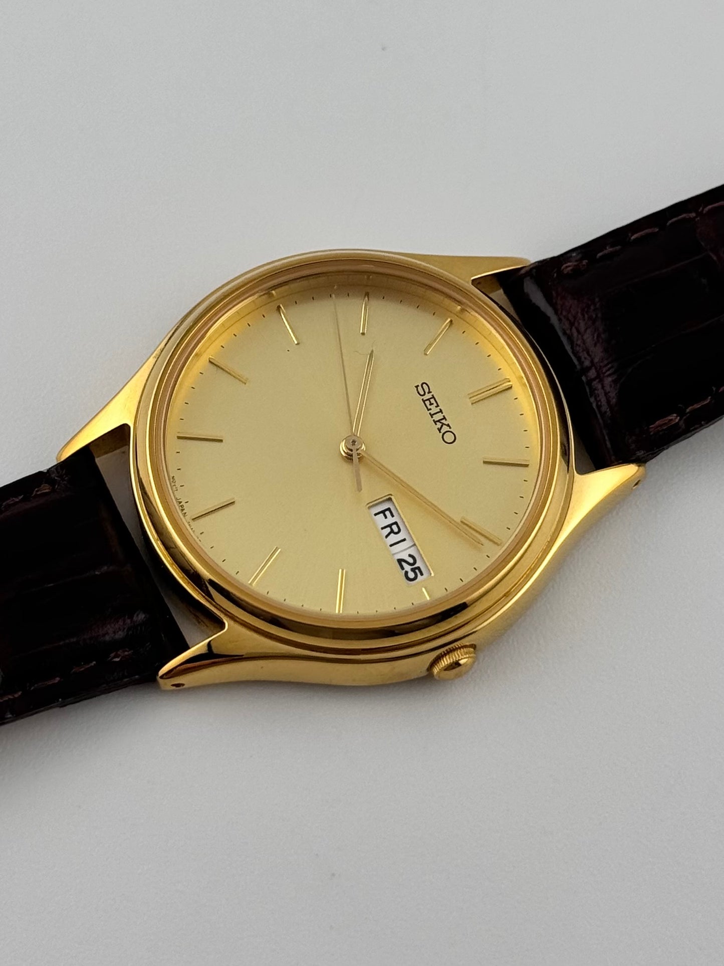Seiko Quartz Day-Date 7N43-8A90 - Sunburst Dial