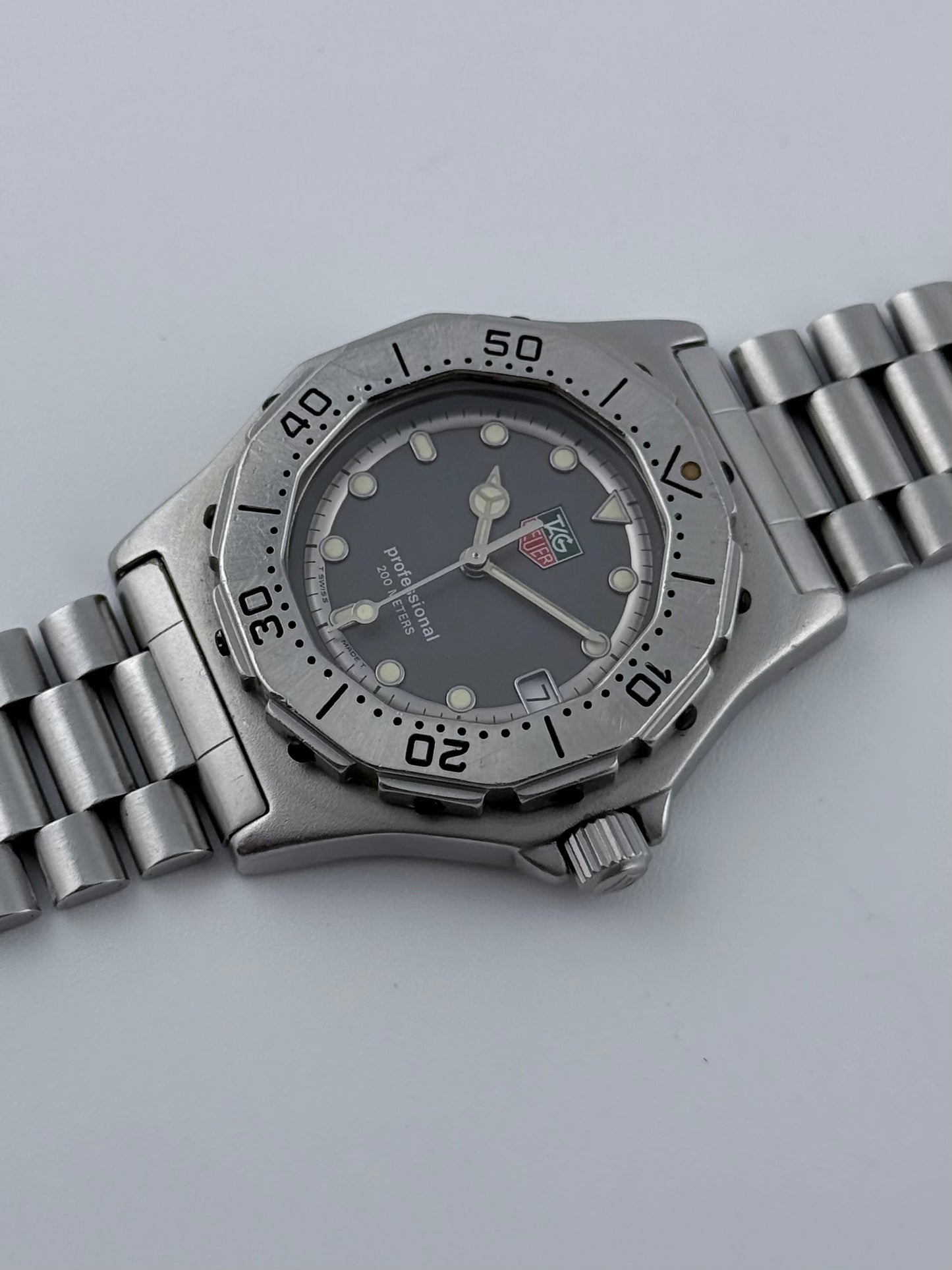 Tag Heuer Professional 200m Quartz Date - 932.213