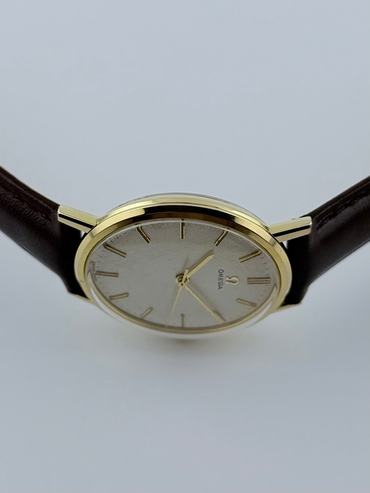 Omega Geneve Manual Wind 131.019 - Linen Dial