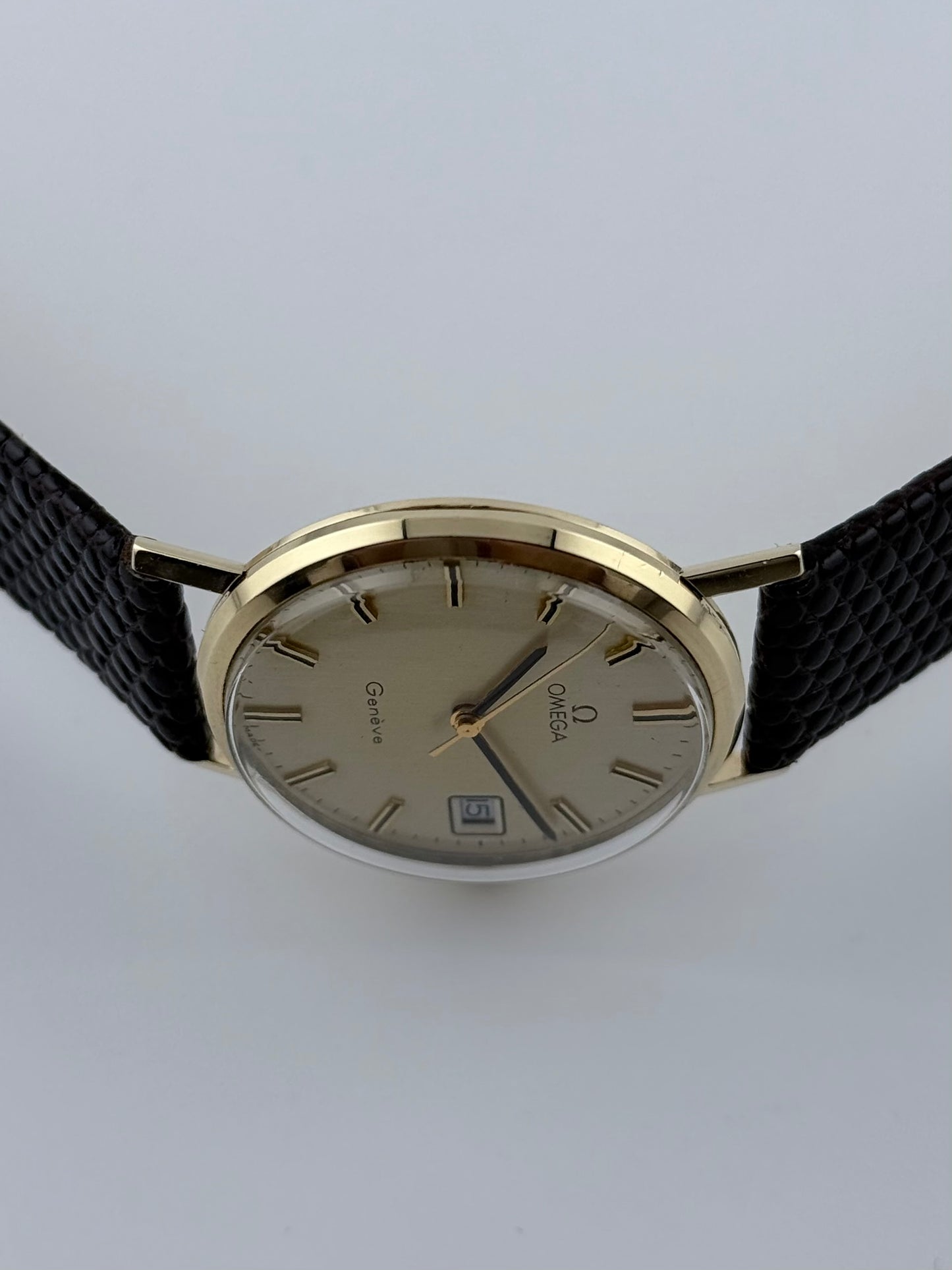 Omega Geneve Date Manual Wind - 132.5017 - 9ct Solid Gold - with Papers