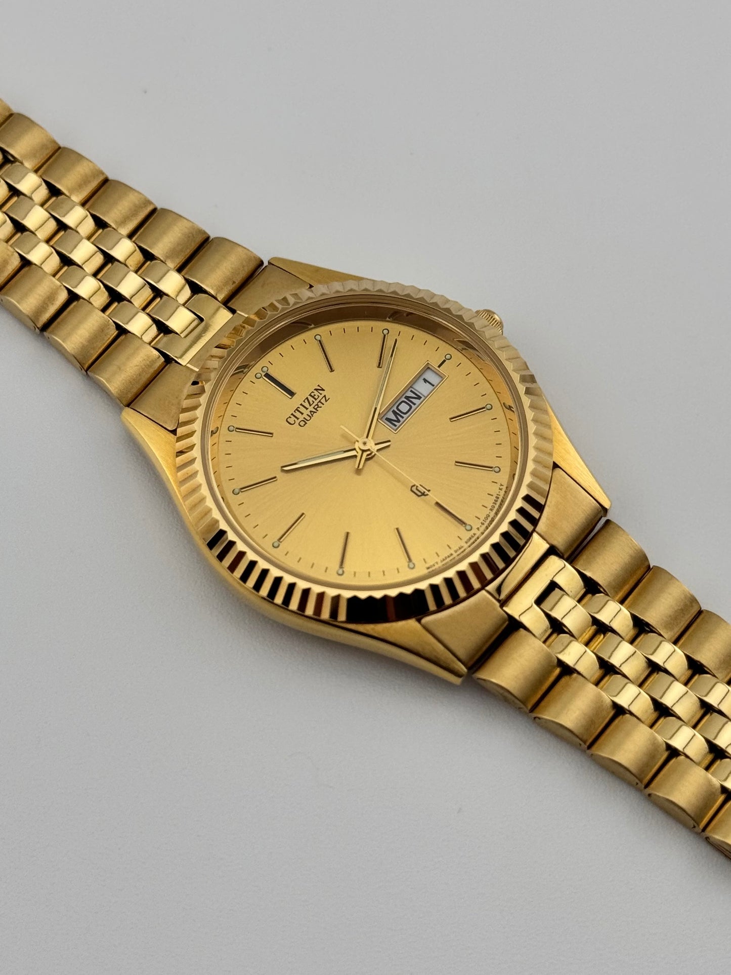 Citizen CQ Quartz Day-Date - 6100 - NOS - Box and Papers