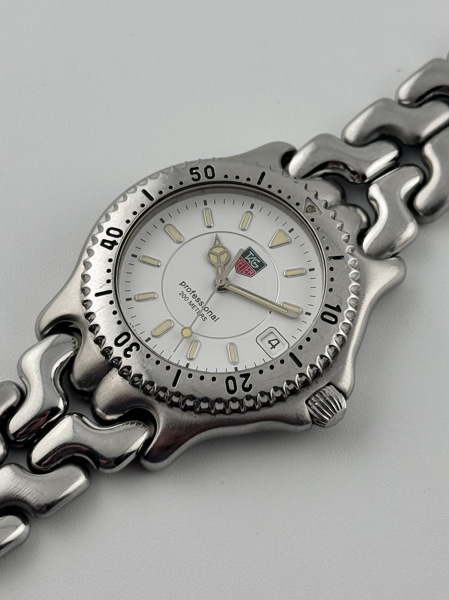 Tag Heuer Professional 200 Quartz Date - WG1112