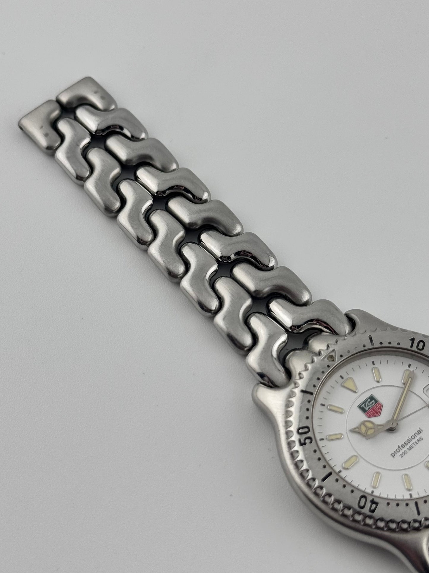 Tag Heuer Professional 200 Quartz Date - WG1112