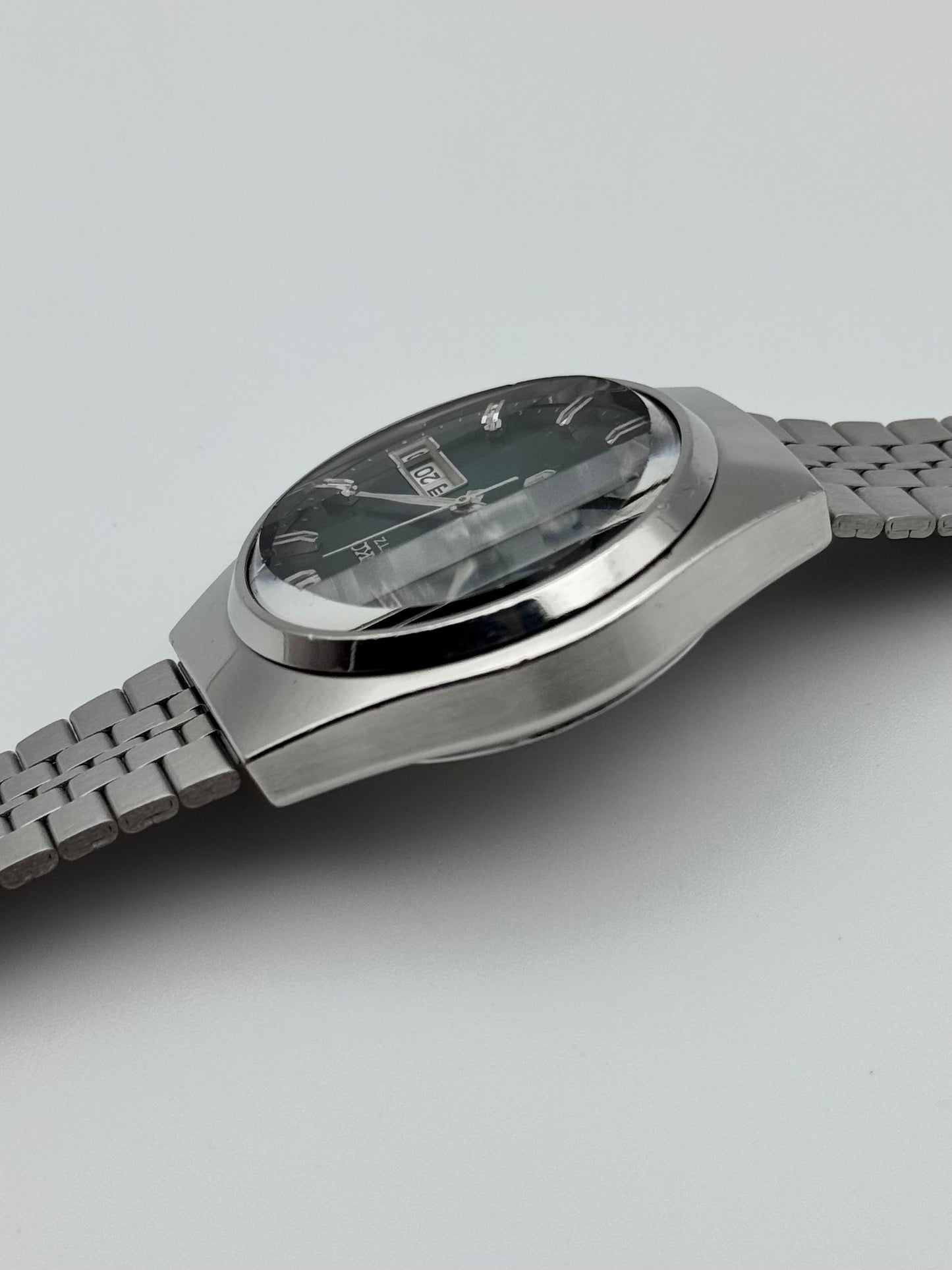 Seiko QZ Quartz JDM - 0923-8020 - Green Dial - Faceted Crystal