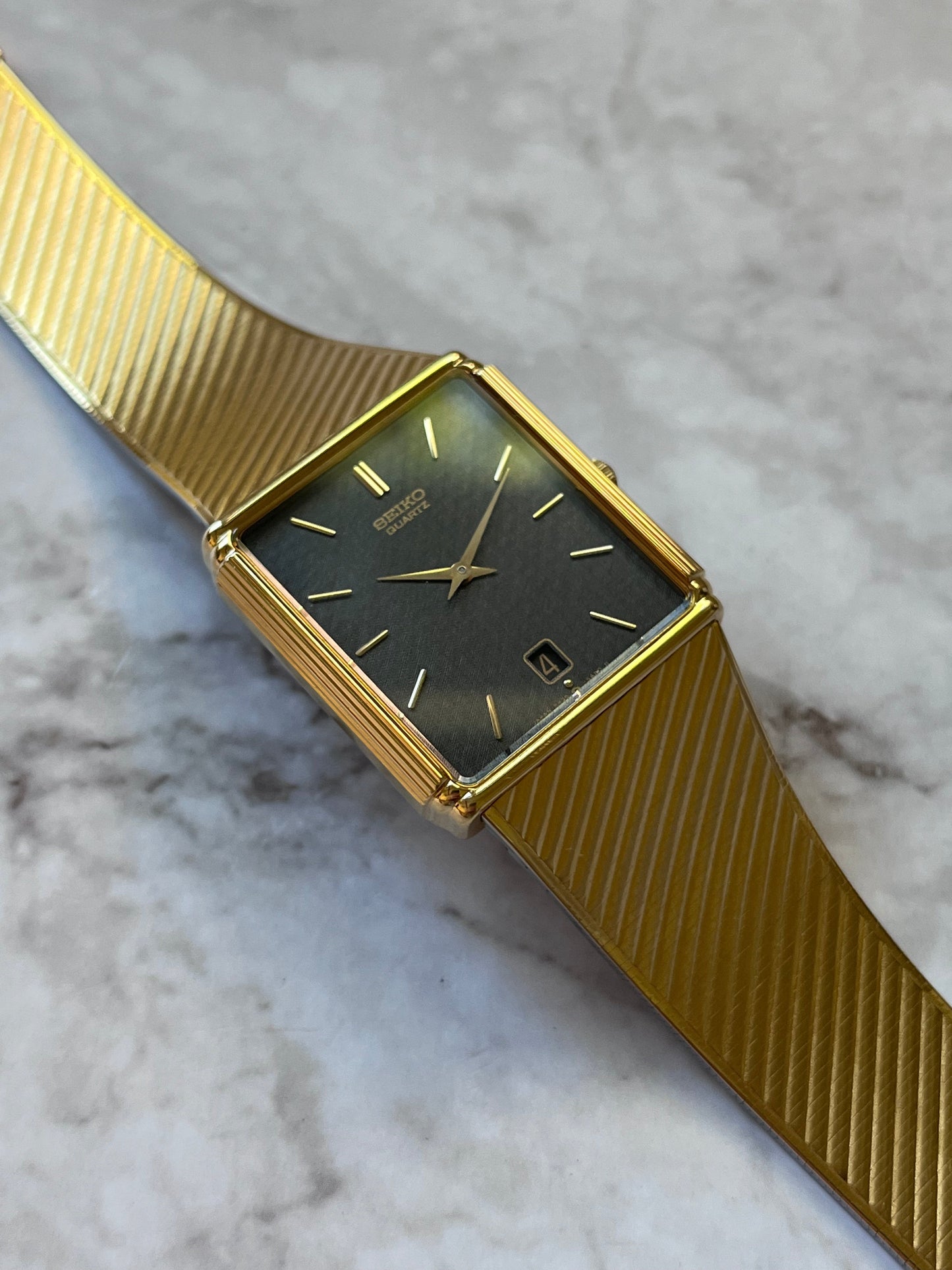 Seiko Tank Quartz Carbon Dial 5P39-5A60