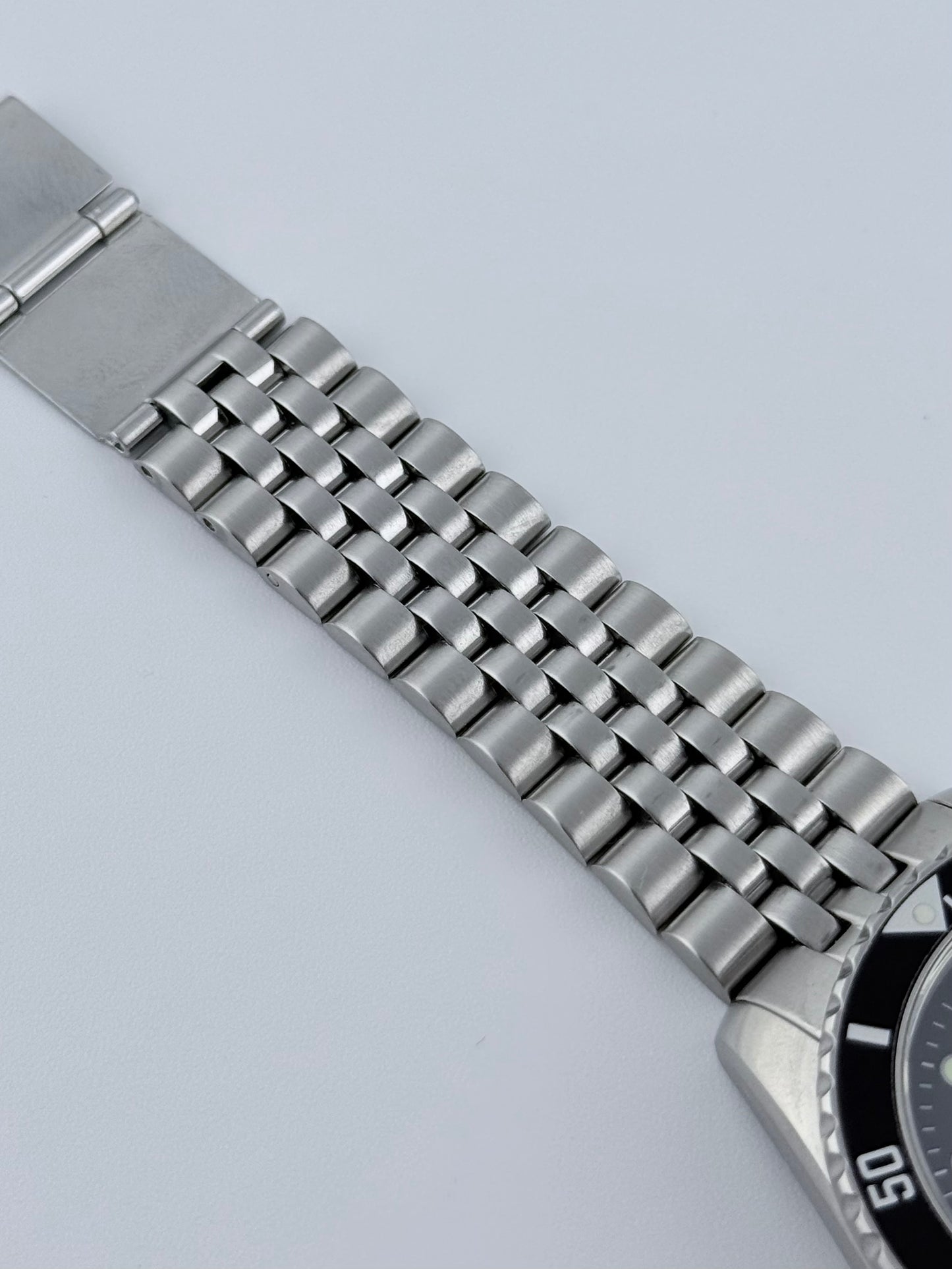 Tag Heuer Professional 1000 Quartz Date 200m 980.013B