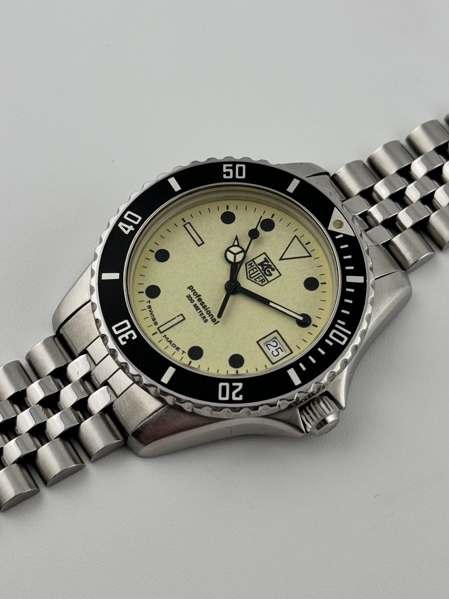 Tag Heuer Professional 200 Quartz Date 980.113D - Night Diver