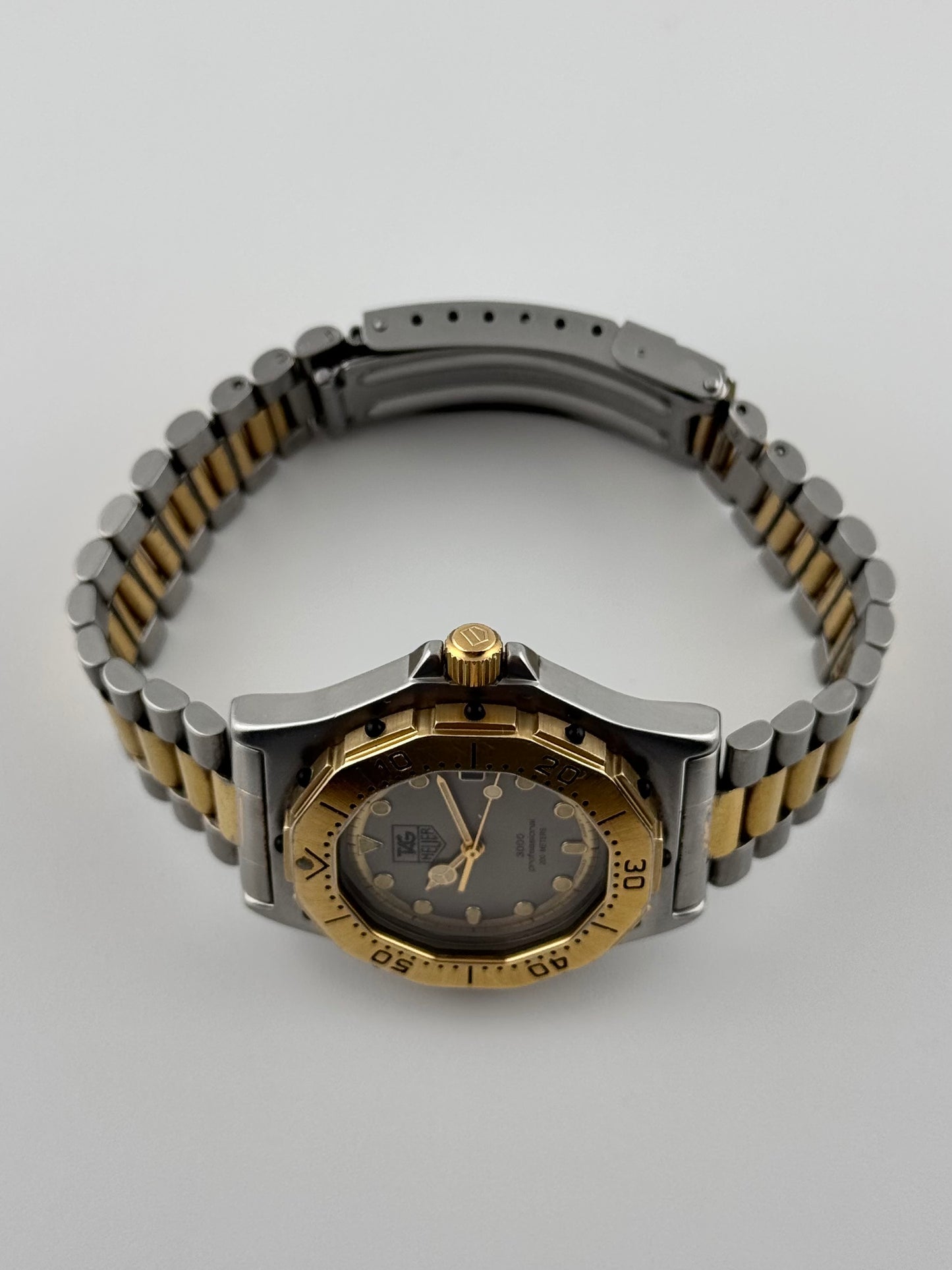 Tag Heuer Professional 3000 Quartz Date - 934.213