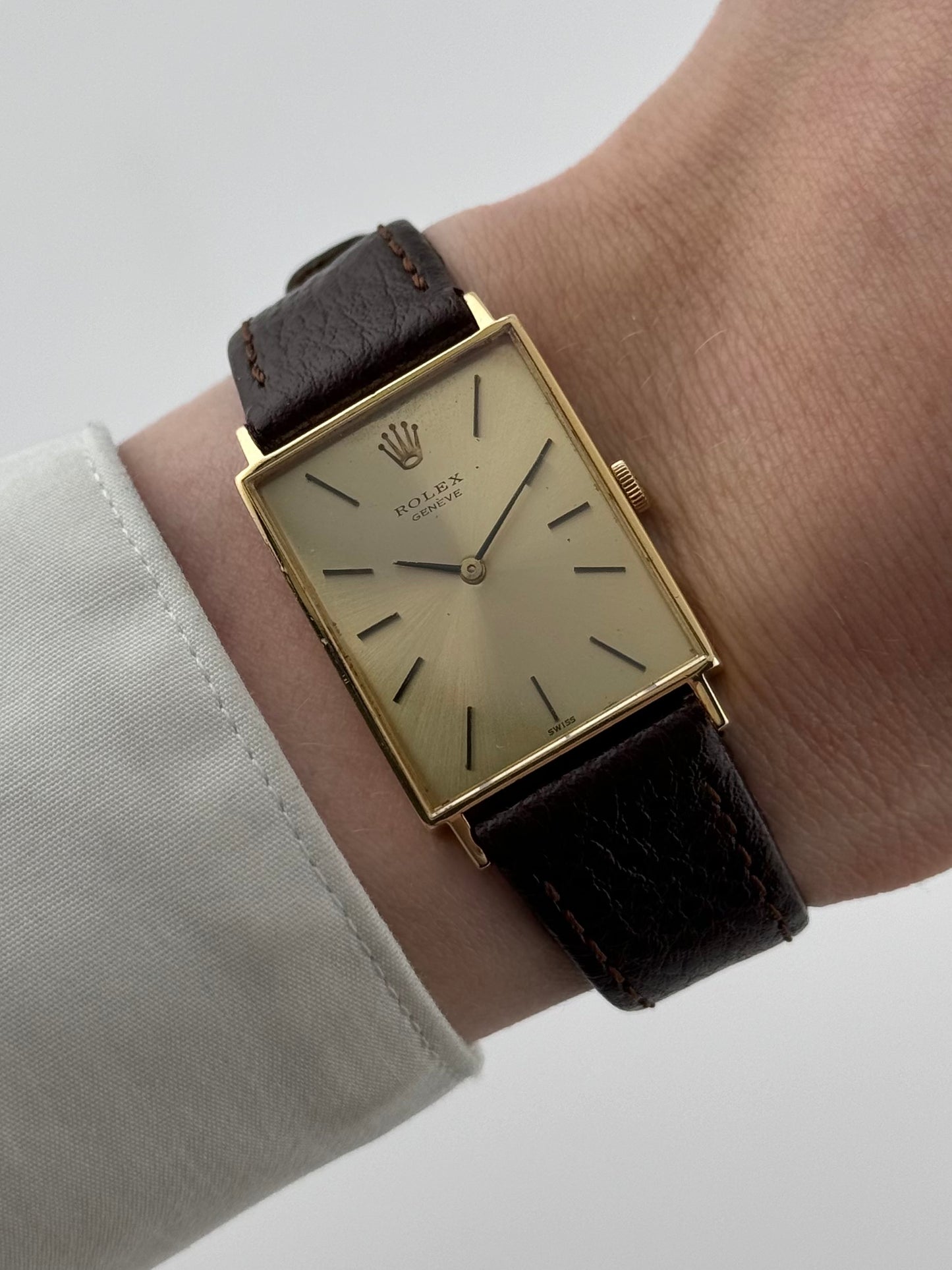 Rolex Cellini Tank Manual Wind - 18K Yellow Gold - 1563