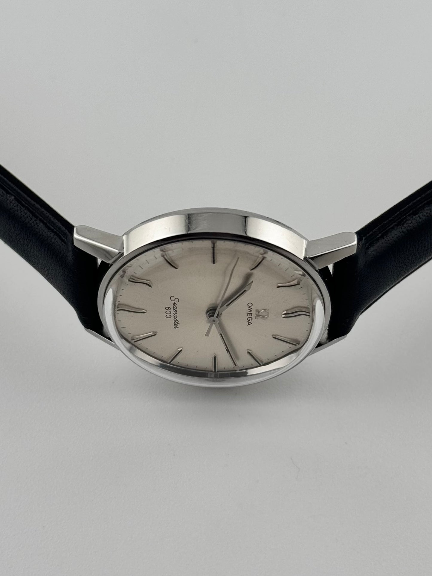 Omega Seamaster 600 Manual Wind - 135.011 Sunburst Dial