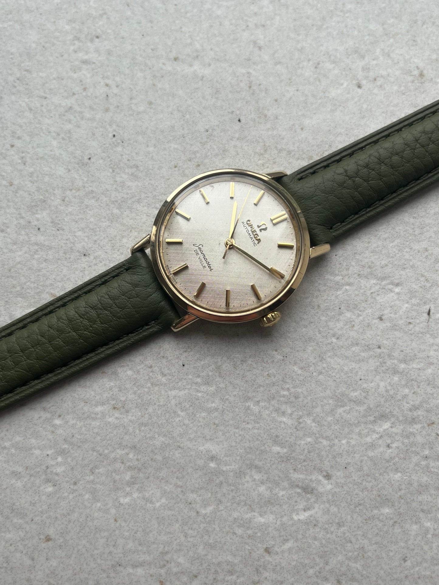 Omega Seamaster DeVille 9ct Solid Gold Linen Dial