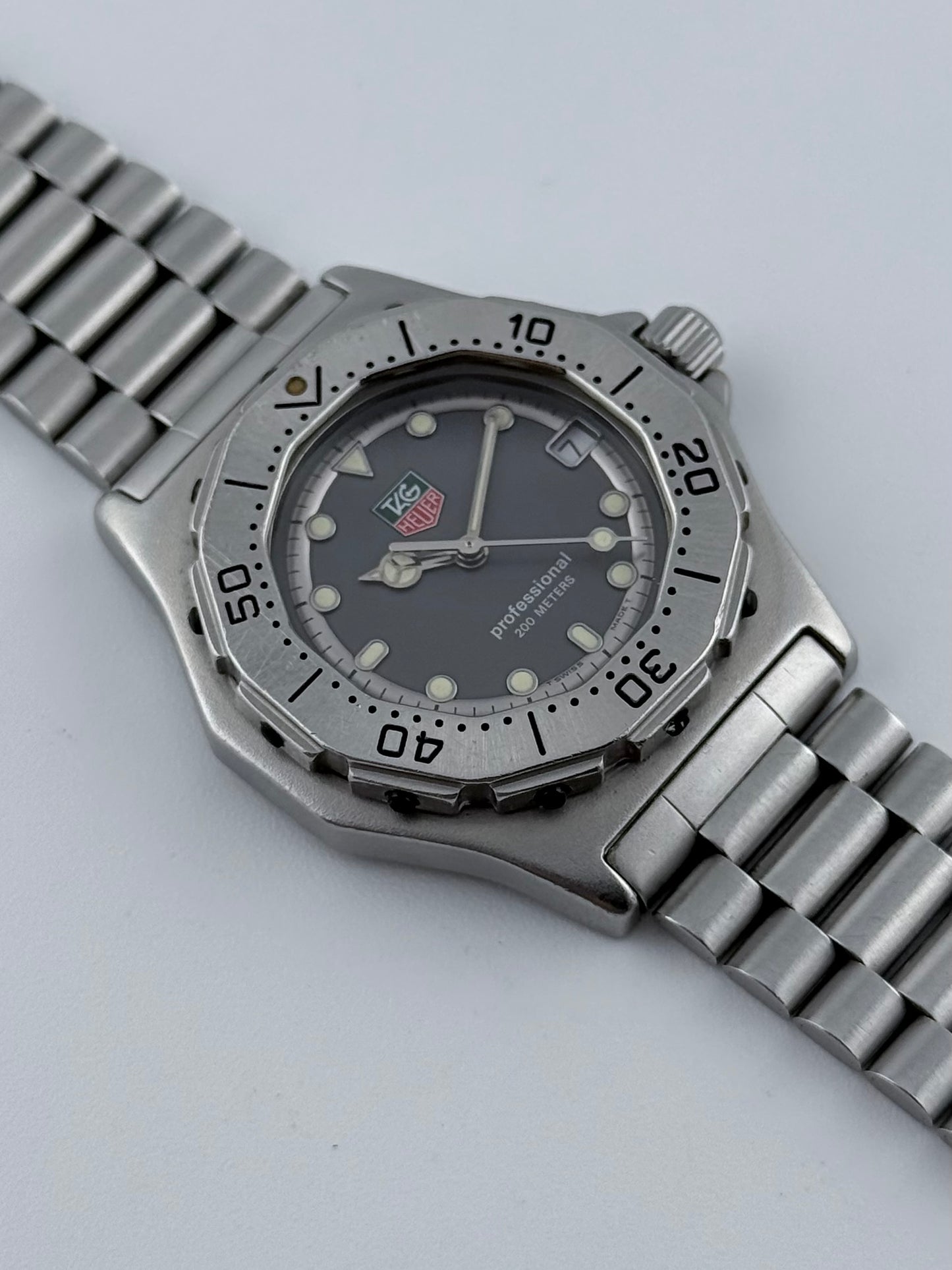 Tag Heuer Professional 200m Quartz Date - 932.213