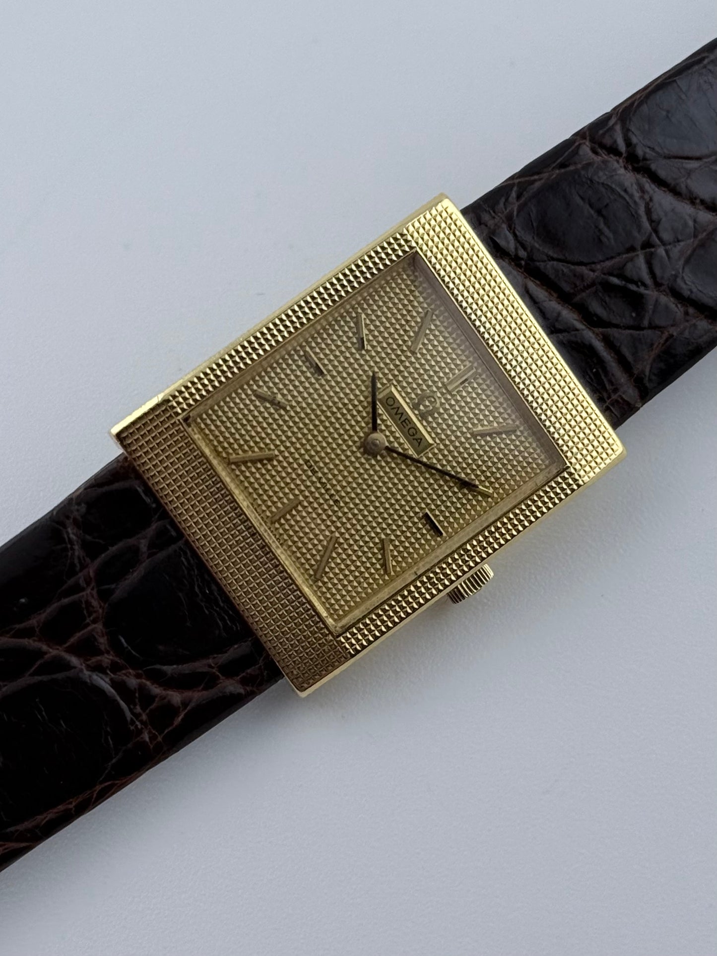 Omega De Ville Tank Manual Wind 111.081 - 18ct Gold - with Rare Box