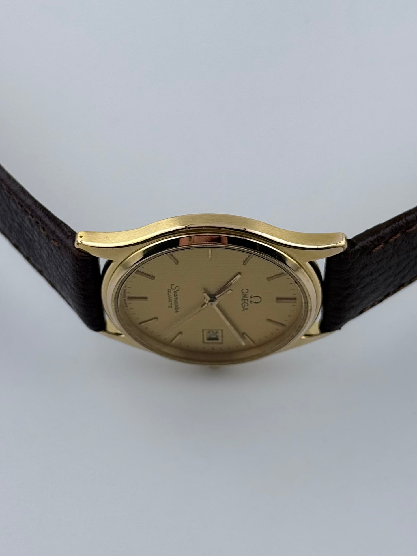 Omega Seamaster Quartz Date 196.0251 - Hobnail Dial