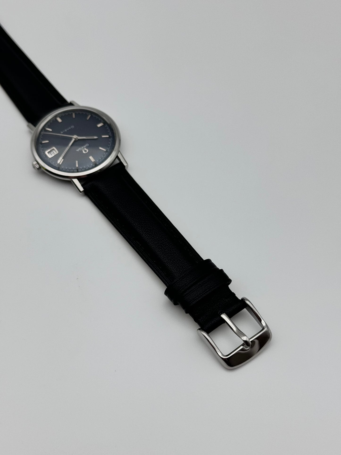 Omega Geneve Manual Wind Date - 132.019 - Rare Blue Dial Variant