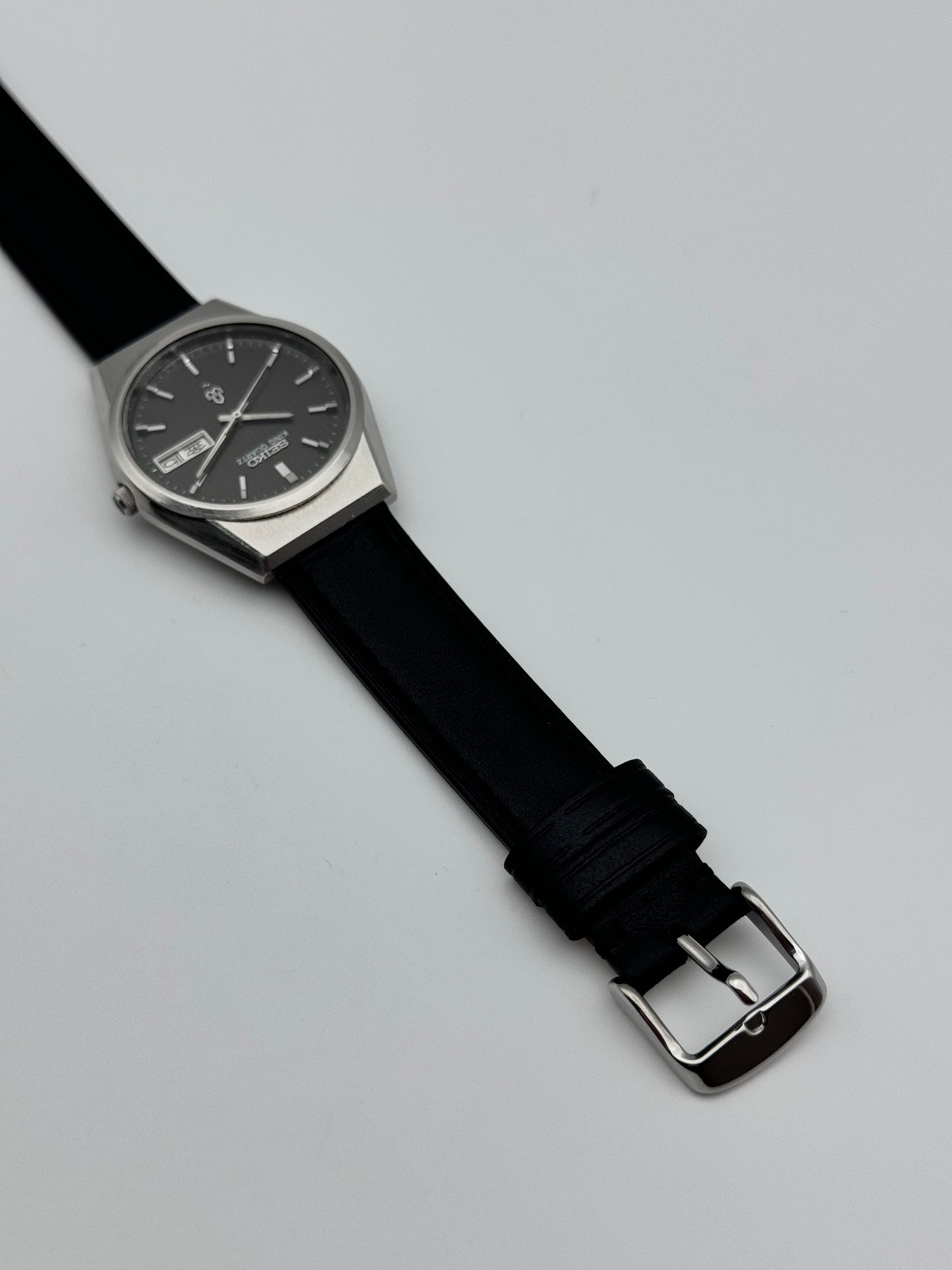 Seiko King Quartz JDM Japanese Day-Date - 5856-8020 - Rare Textured Dial