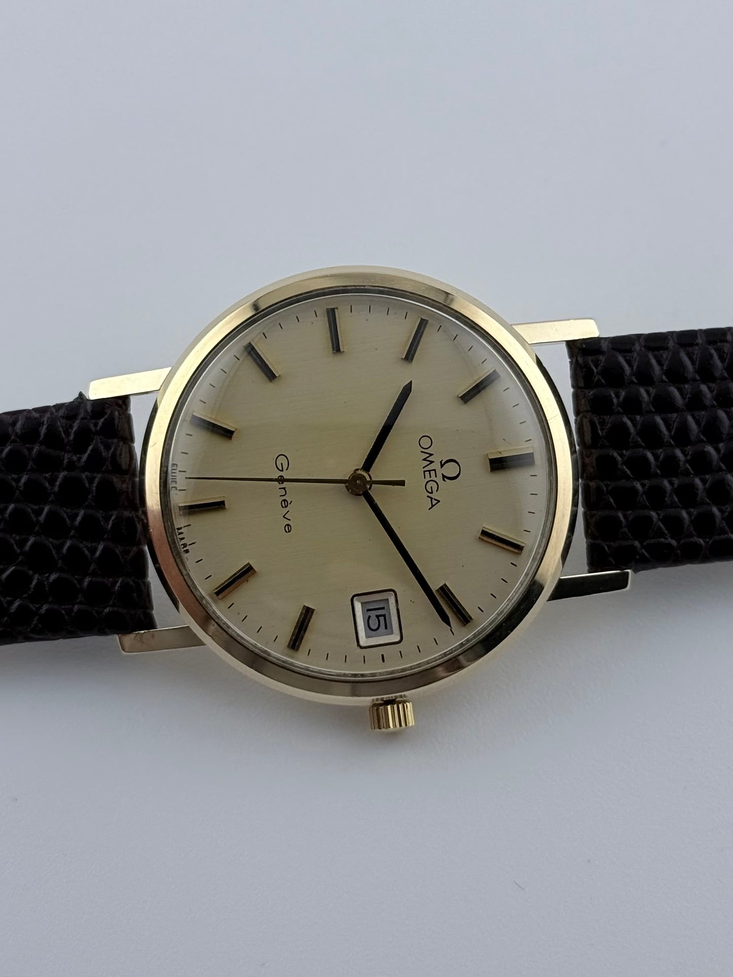 Omega Geneve Date Manual Wind - 132.5017 - 9ct Solid Gold - with Papers