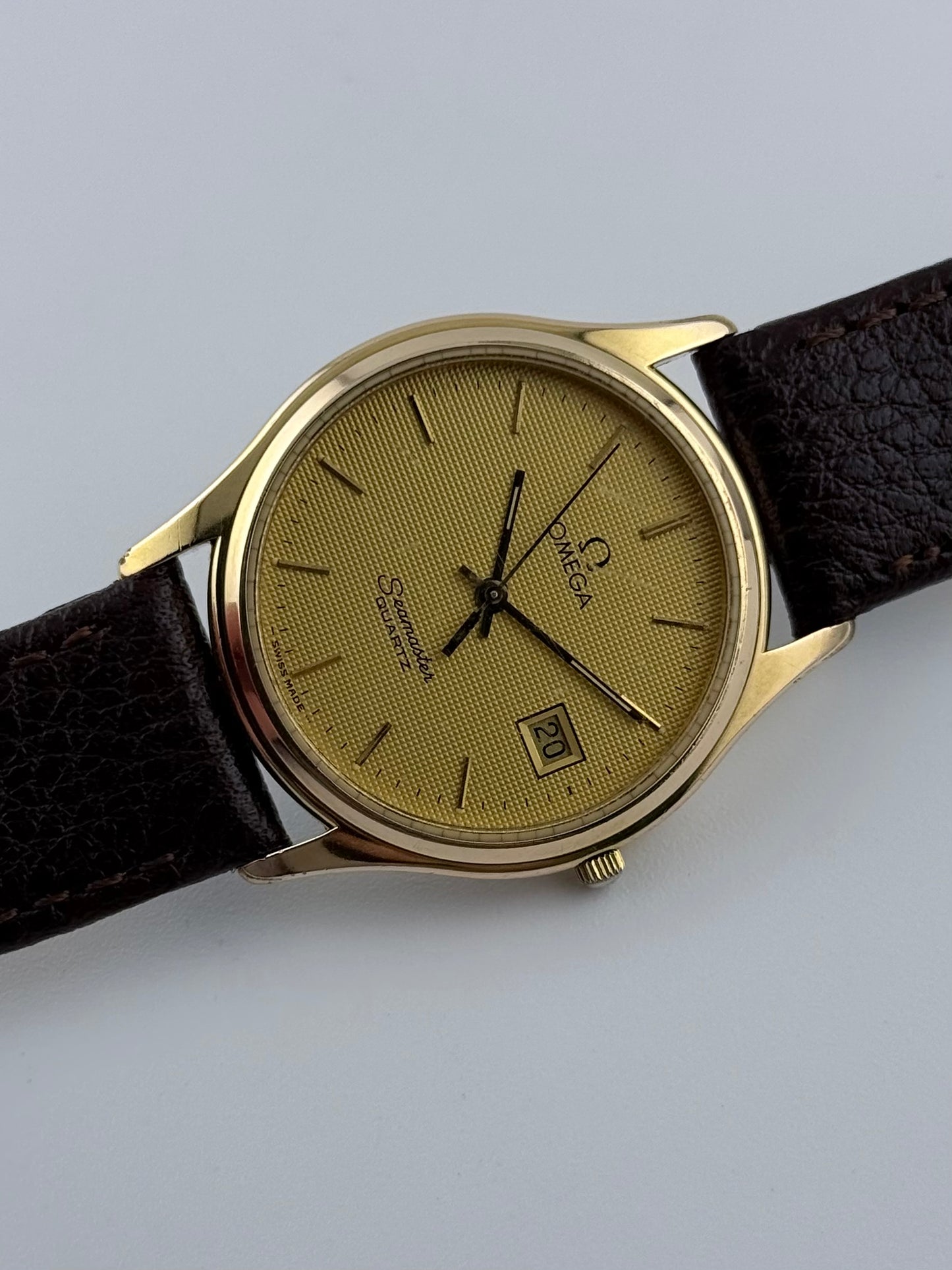 Omega Seamaster Quartz Date 196.0251 - Hobnail Dial