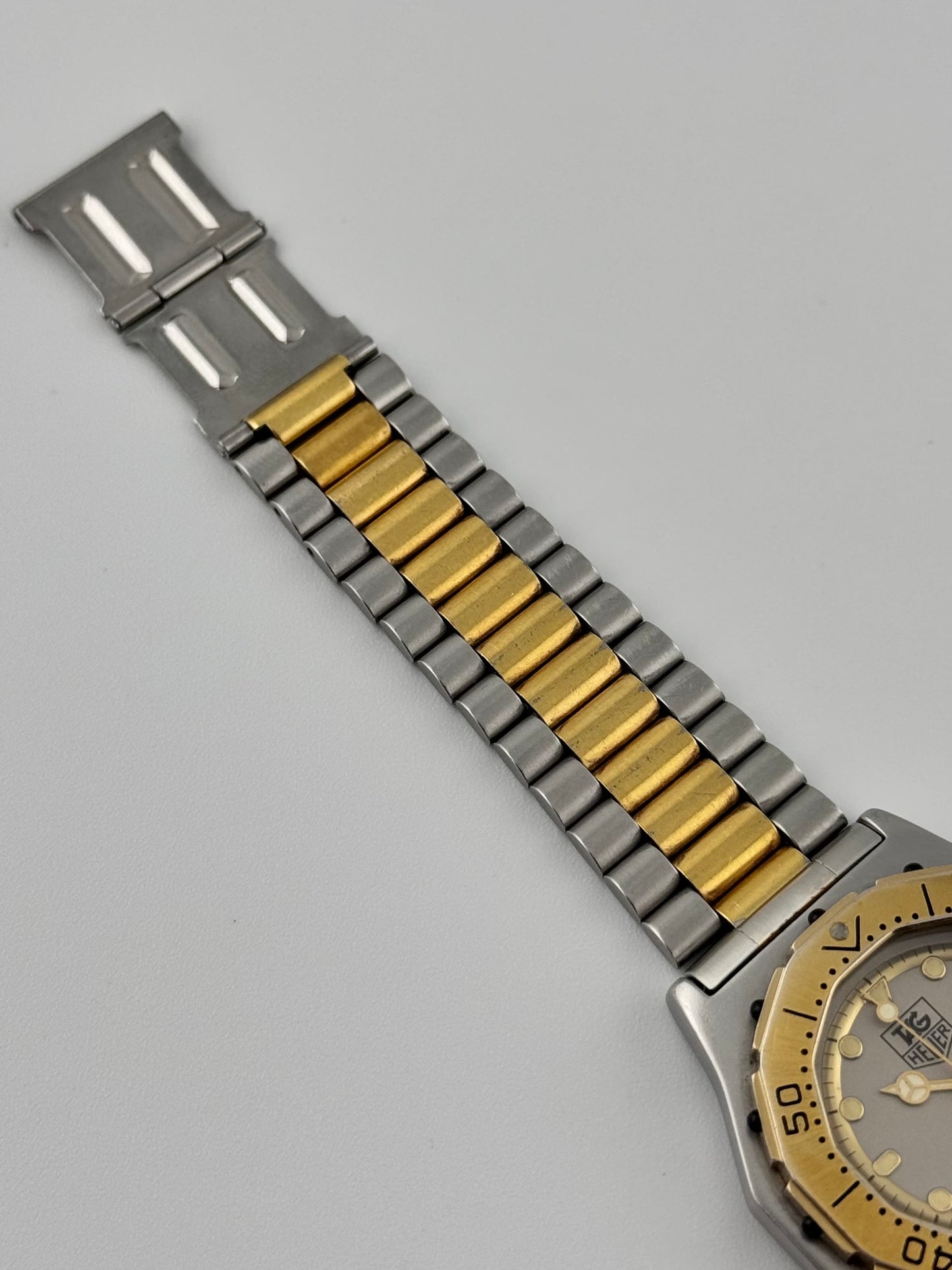 Tag Heuer Professional 3000 Quartz Date - 934.213
