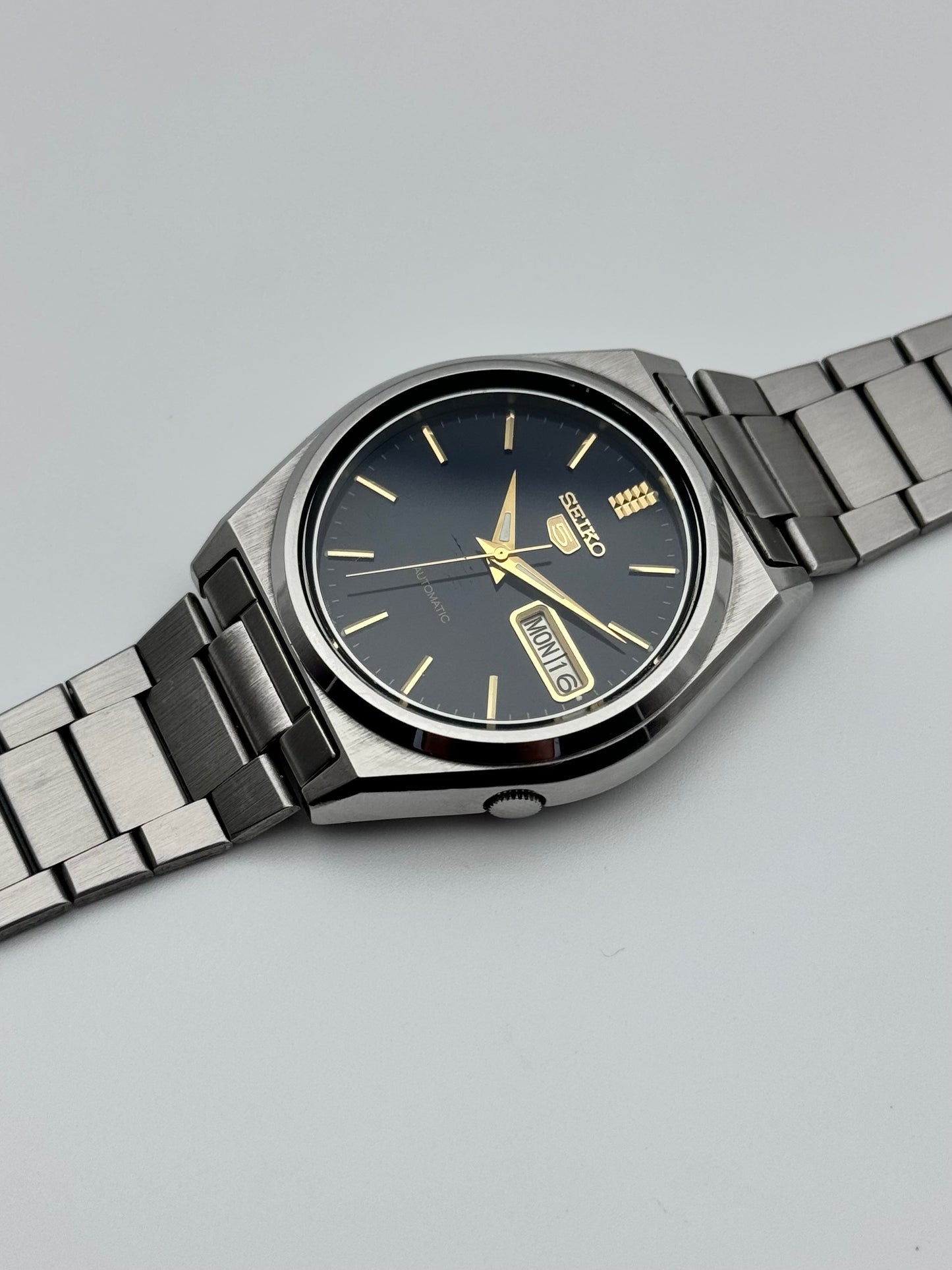 Seiko 5 Automatic Day-Date 7009-8761