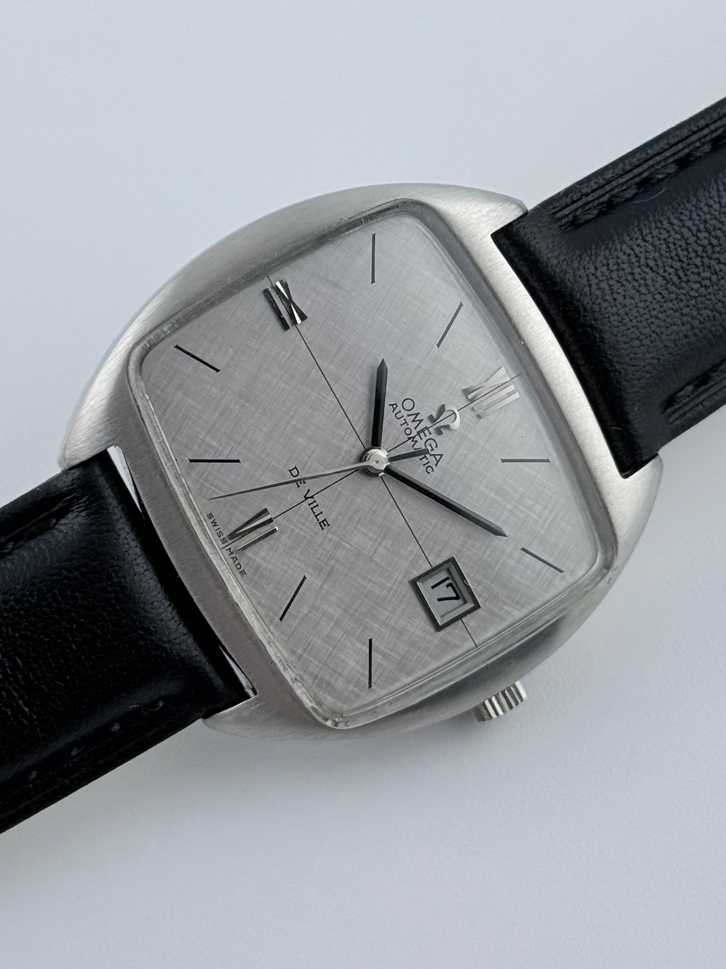 Omega De Ville Automatic Date - 162.047 - RARE Linen Cross Hair TV Dial