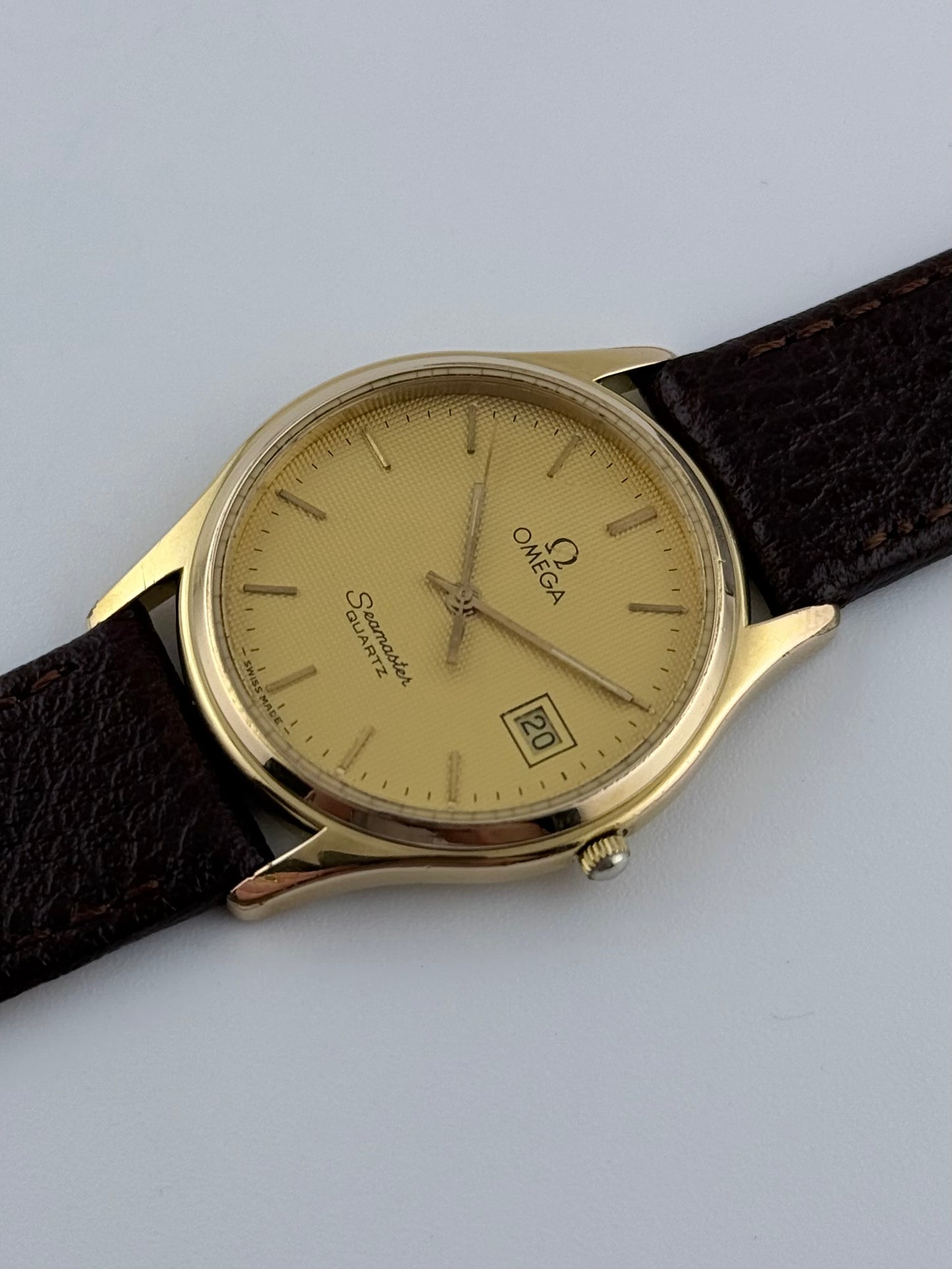 Omega Seamaster Quartz Date 196.0251 - Hobnail Dial