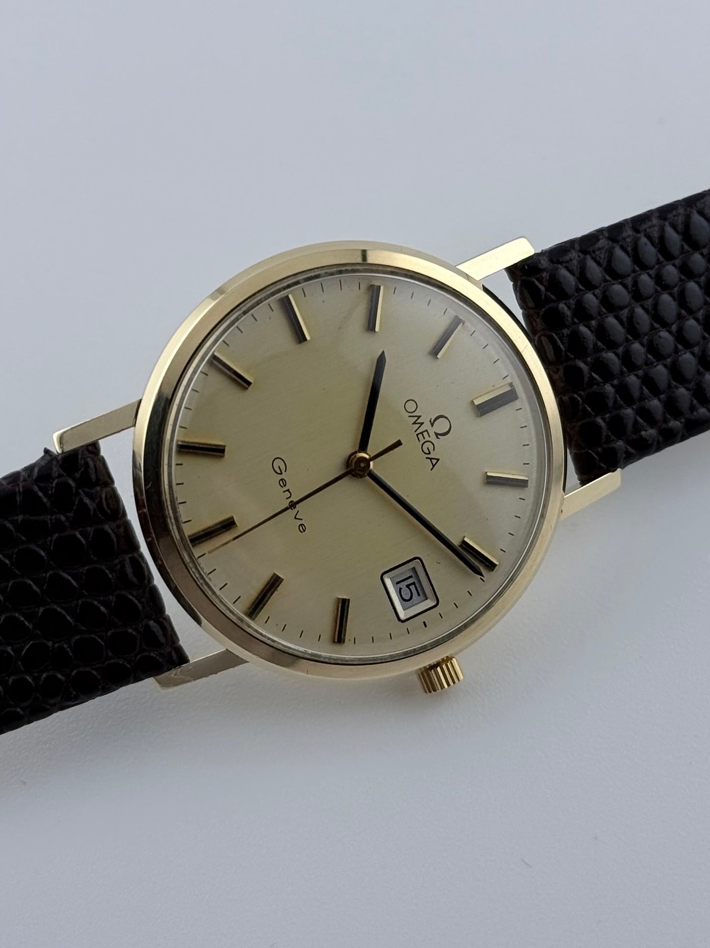 Omega Geneve Date Manual Wind - 132.5017 - 9ct Solid Gold - with Papers