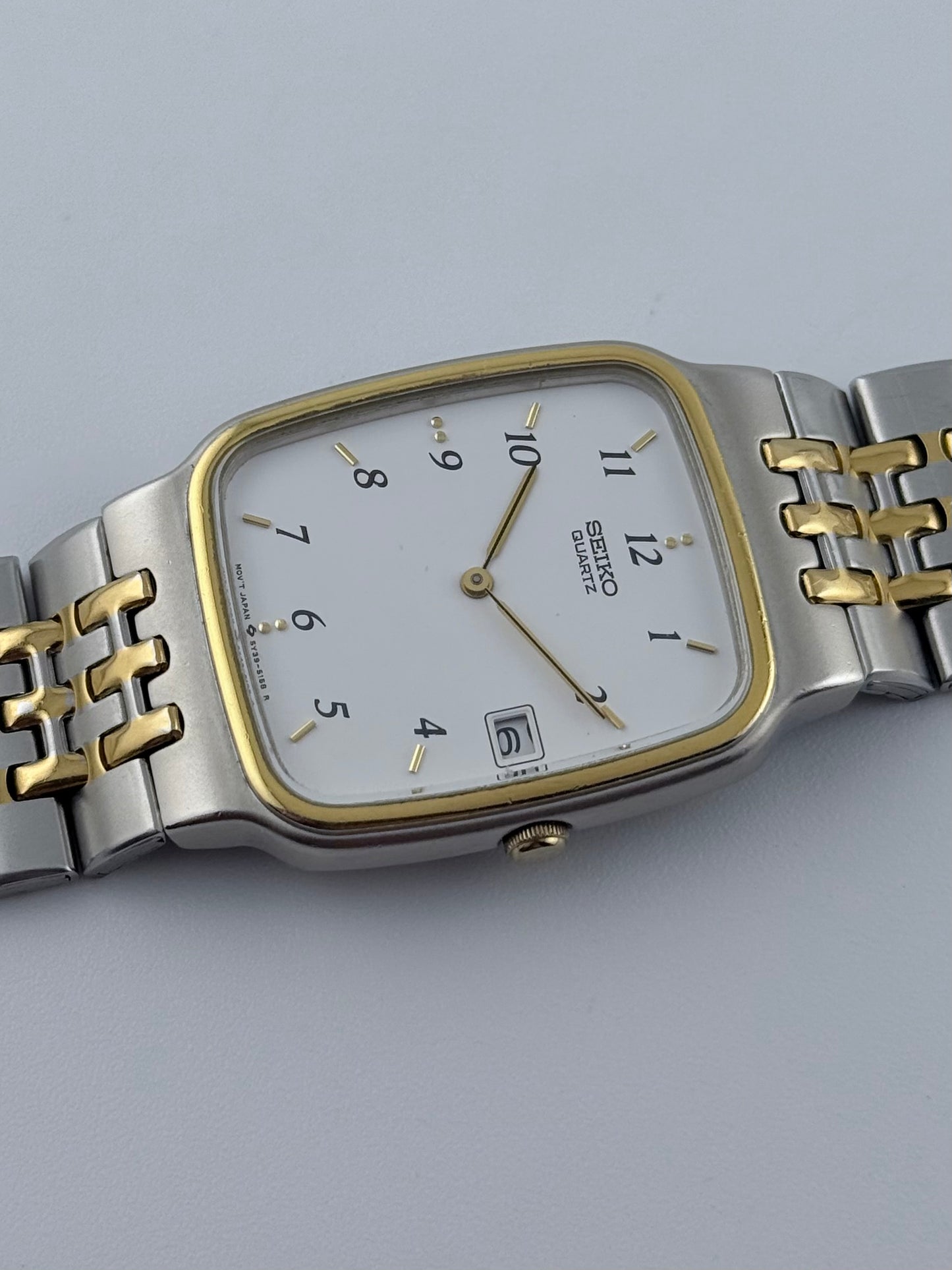 Seiko Tank Quartz 5Y39-5090 Date - Arabic Numerals