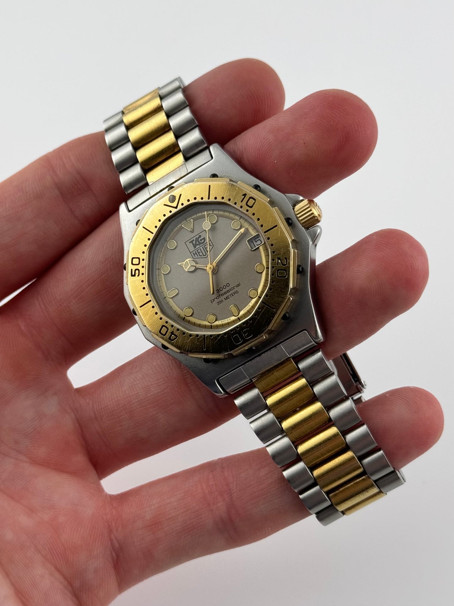 Tag Heuer Professional 3000 Quartz Date - 934.213