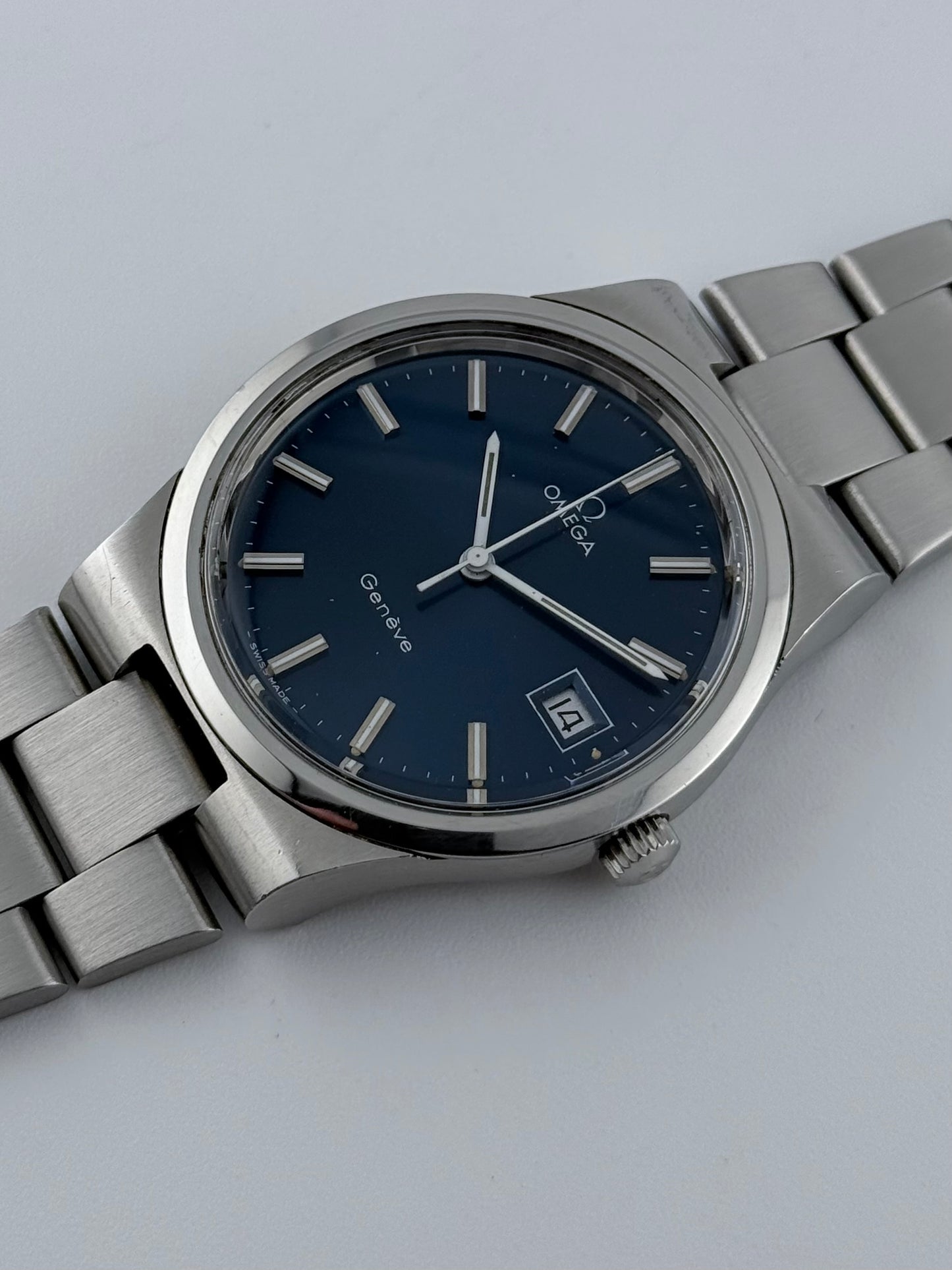 Omega Geneve Date Manual - 136.0103 - Rare Blue Dial - Box and Papers