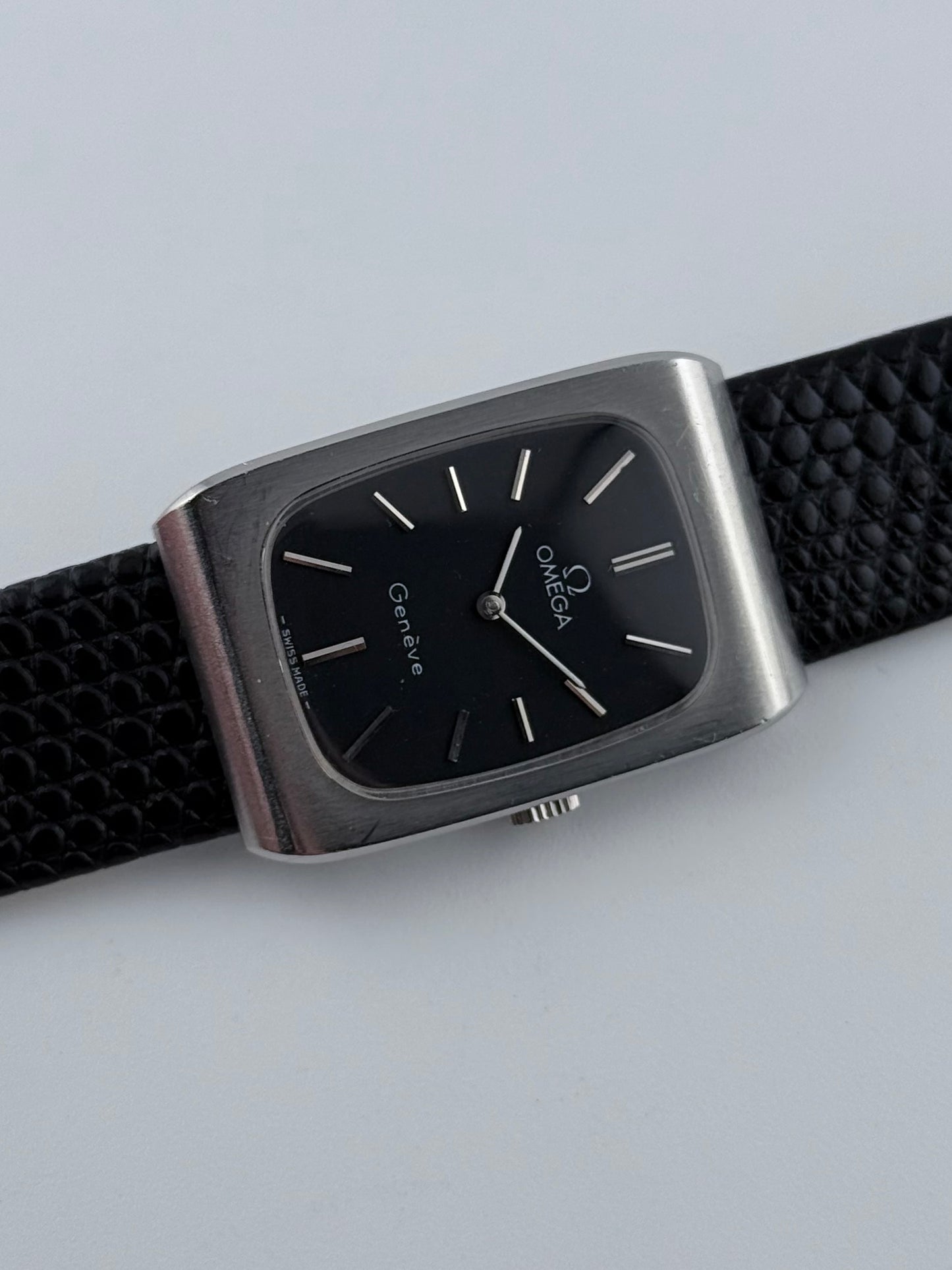 Omega Geneve Tank Manual Wind 511.0469 - Black Dial