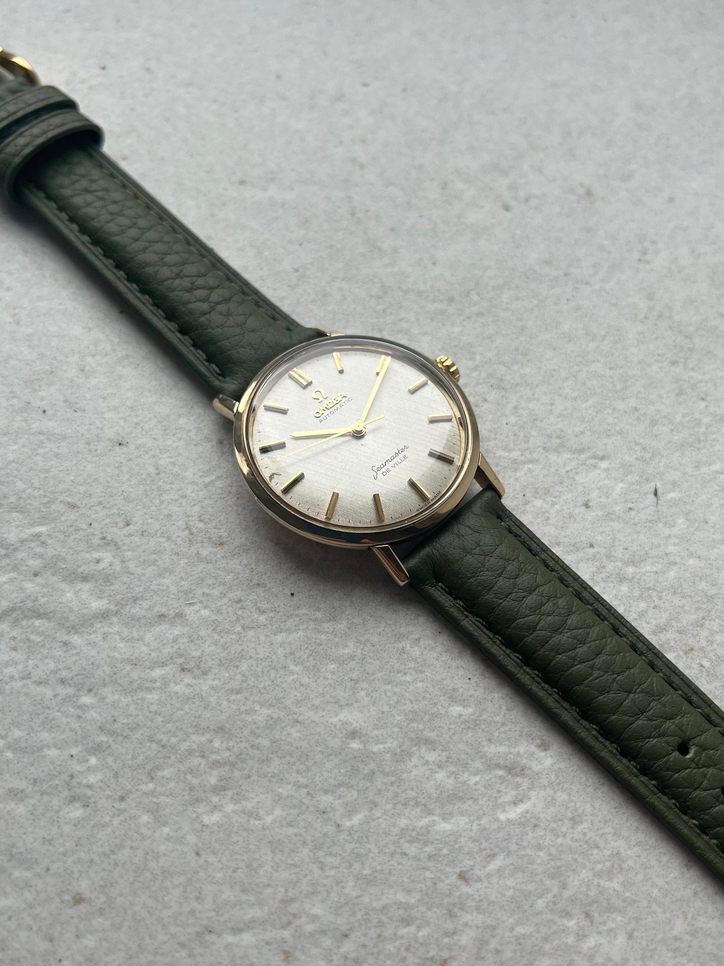 Omega Seamaster DeVille 9ct Solid Gold Linen Dial
