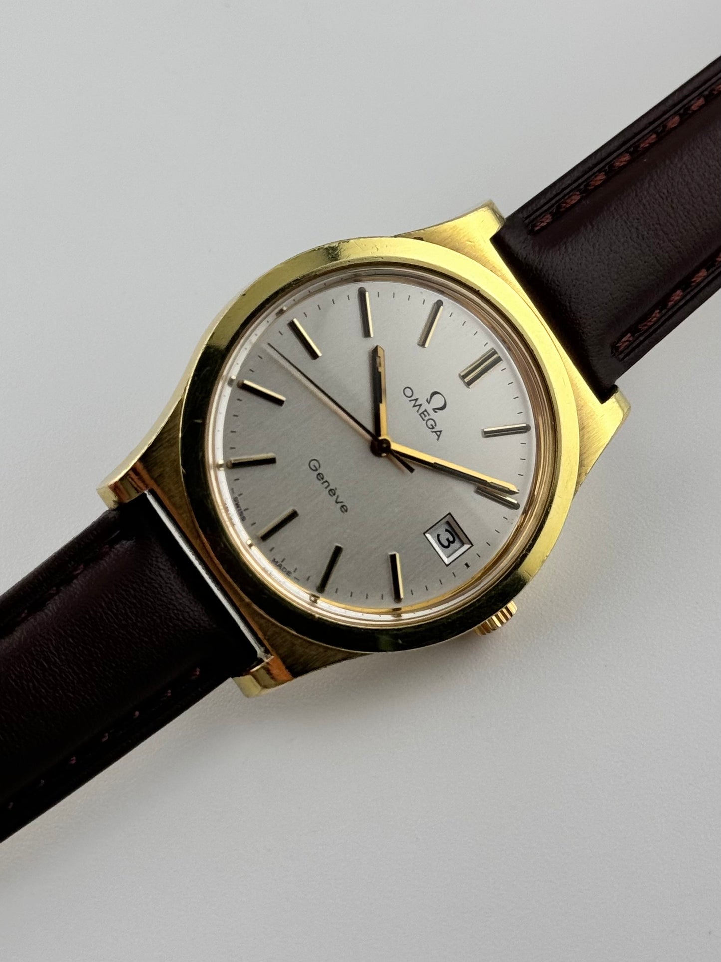 Omega Geneve Date Manual Wind - 136.0102