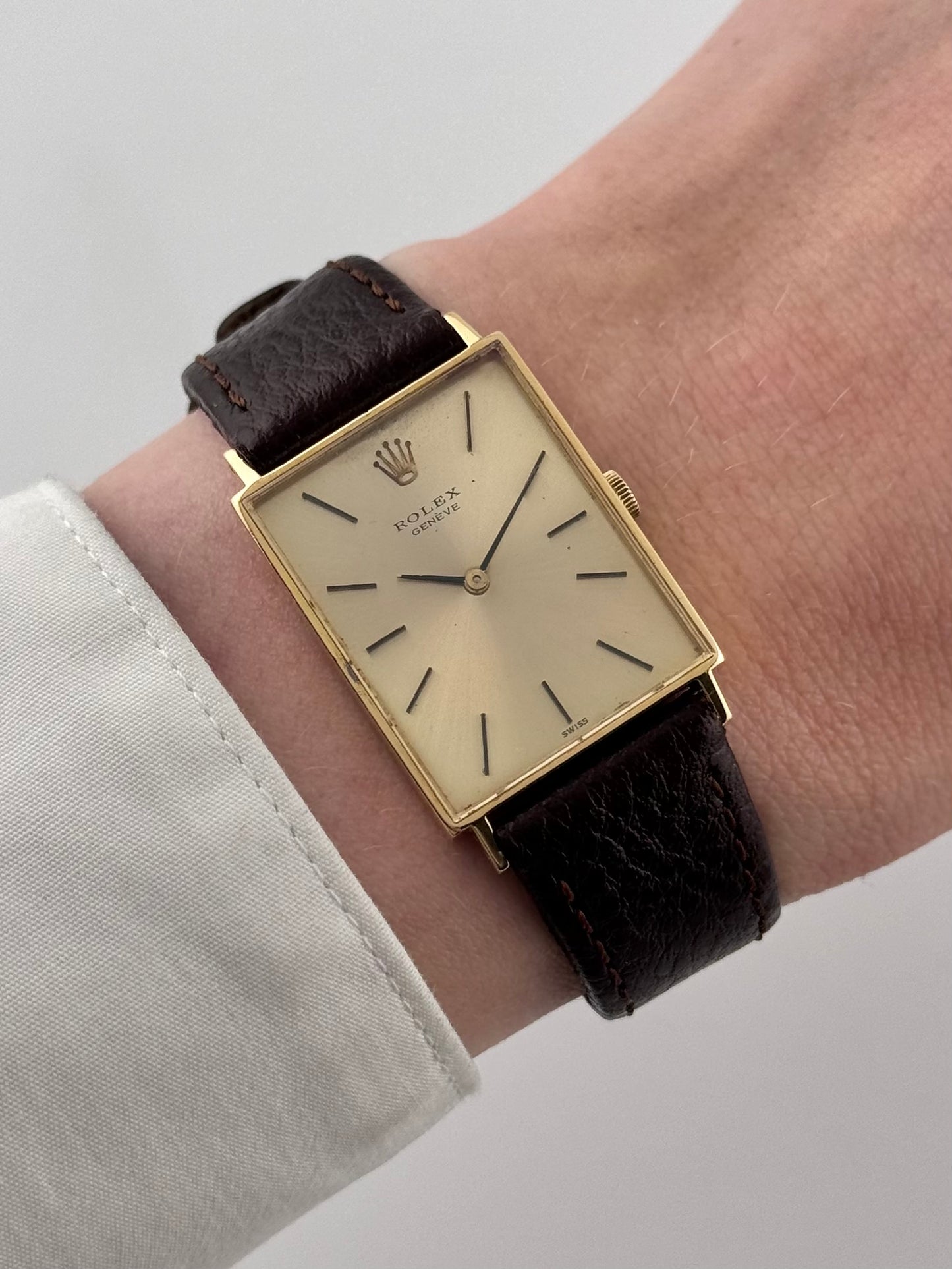 Rolex Cellini Tank Manual Wind - 18K Yellow Gold - 1563