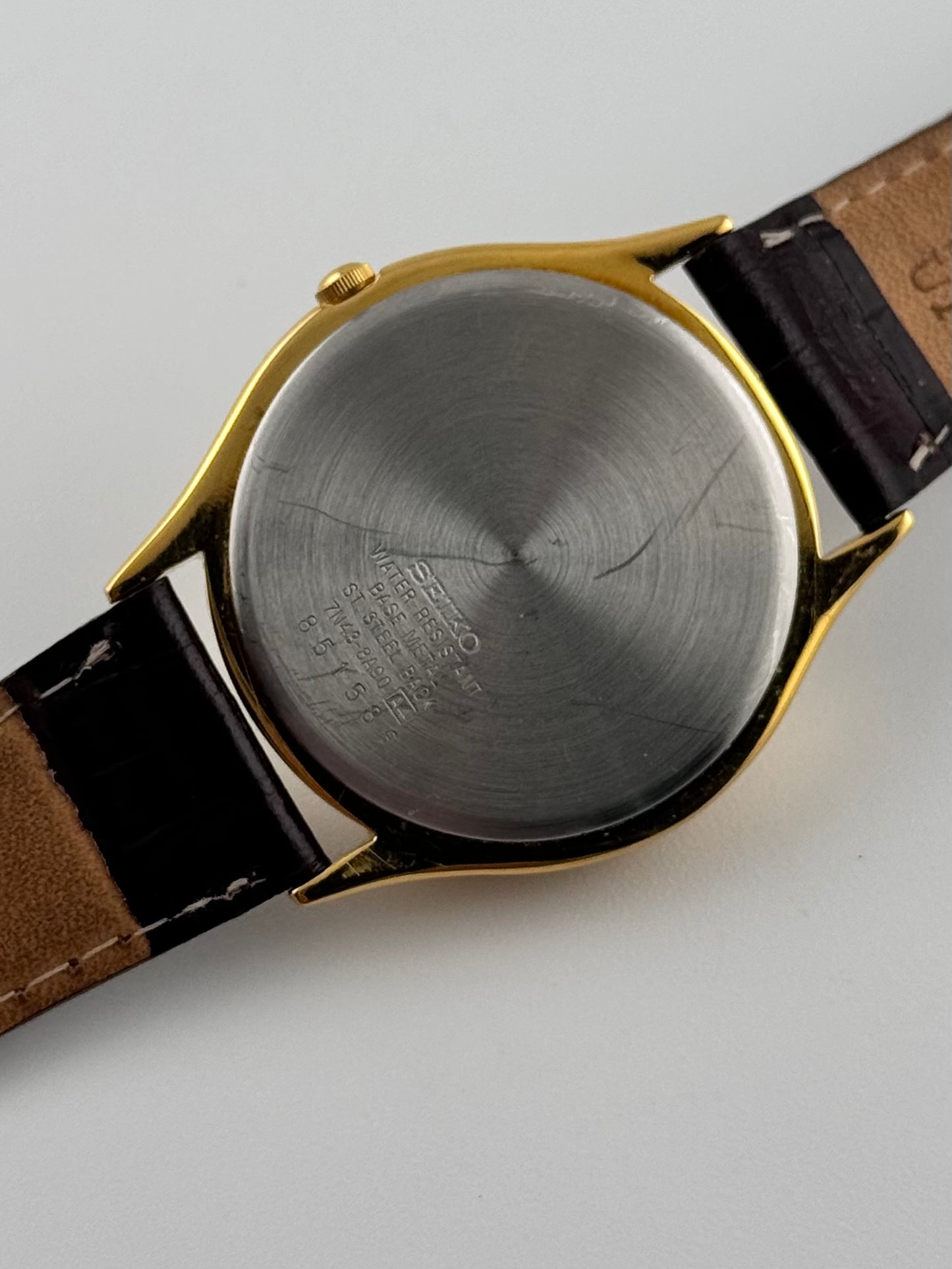 Seiko Quartz Day-Date 7N43-8A90 - Sunburst Dial