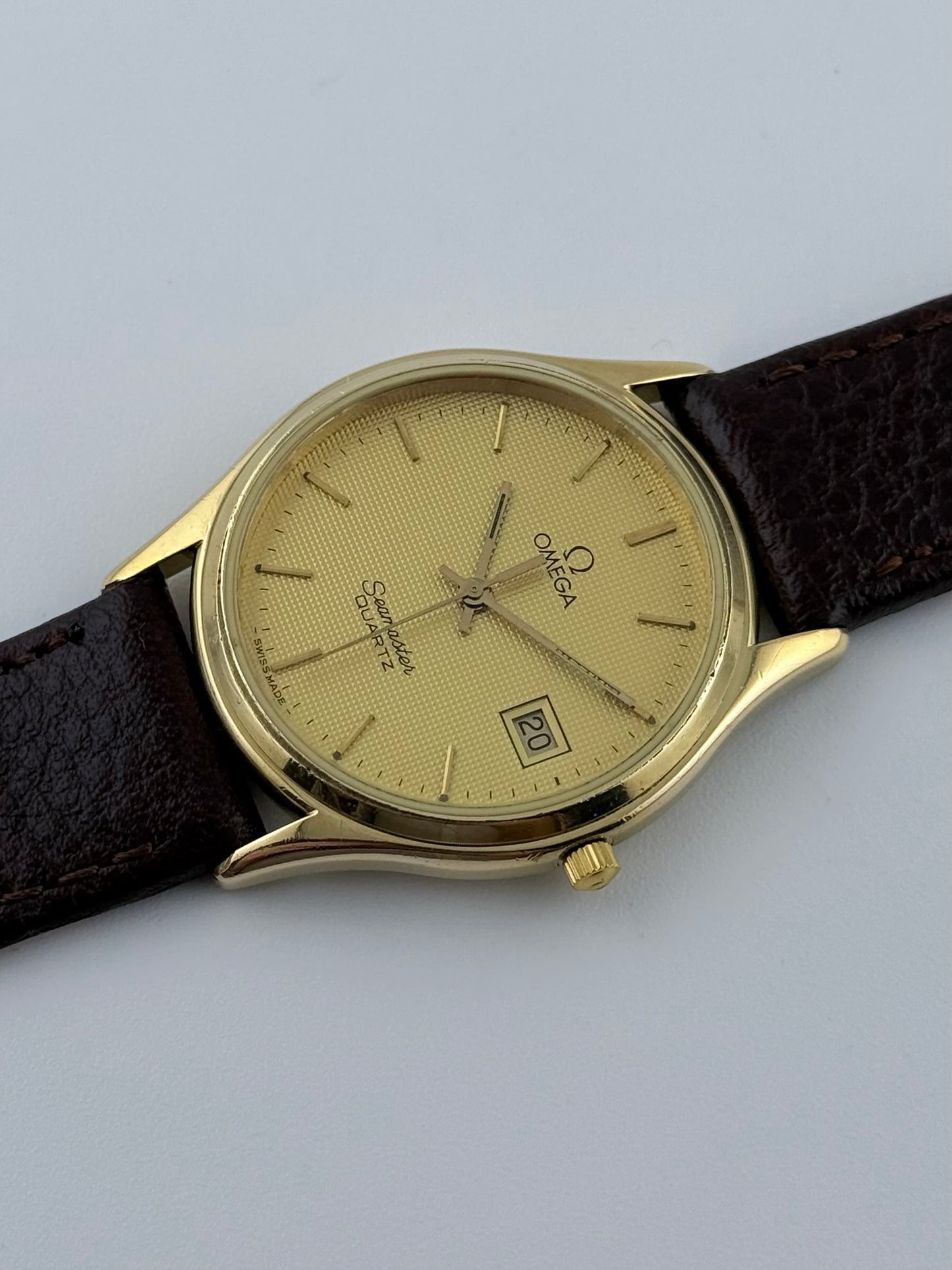Omega Seamaster Quartz Date 196.0251 - Hobnail Dial