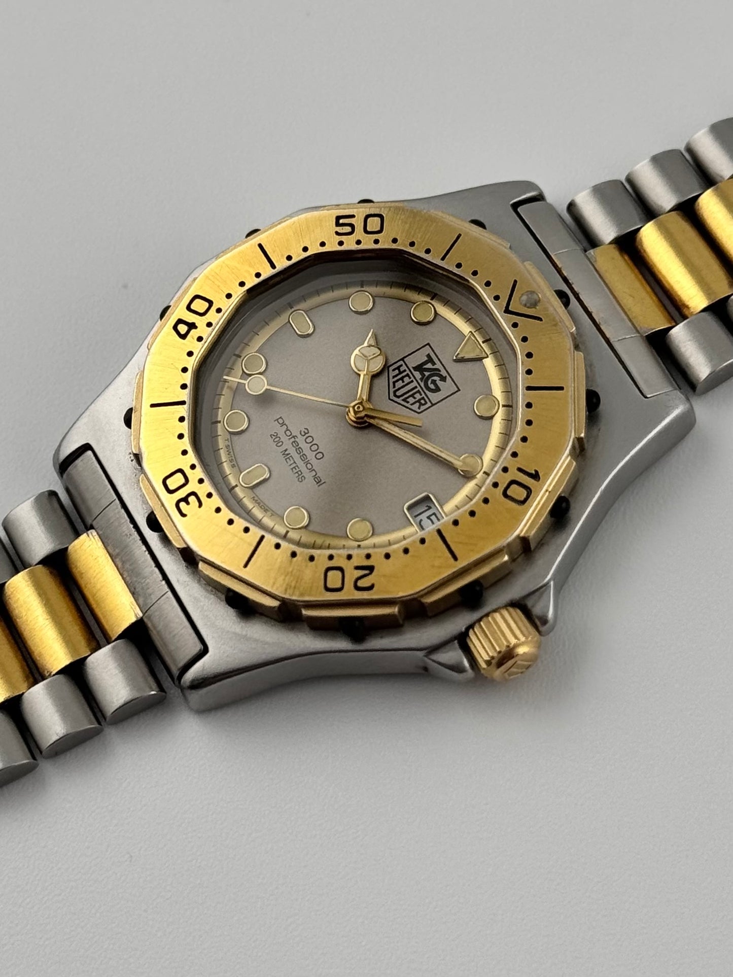 Tag Heuer Professional 3000 Quartz Date - 934.213