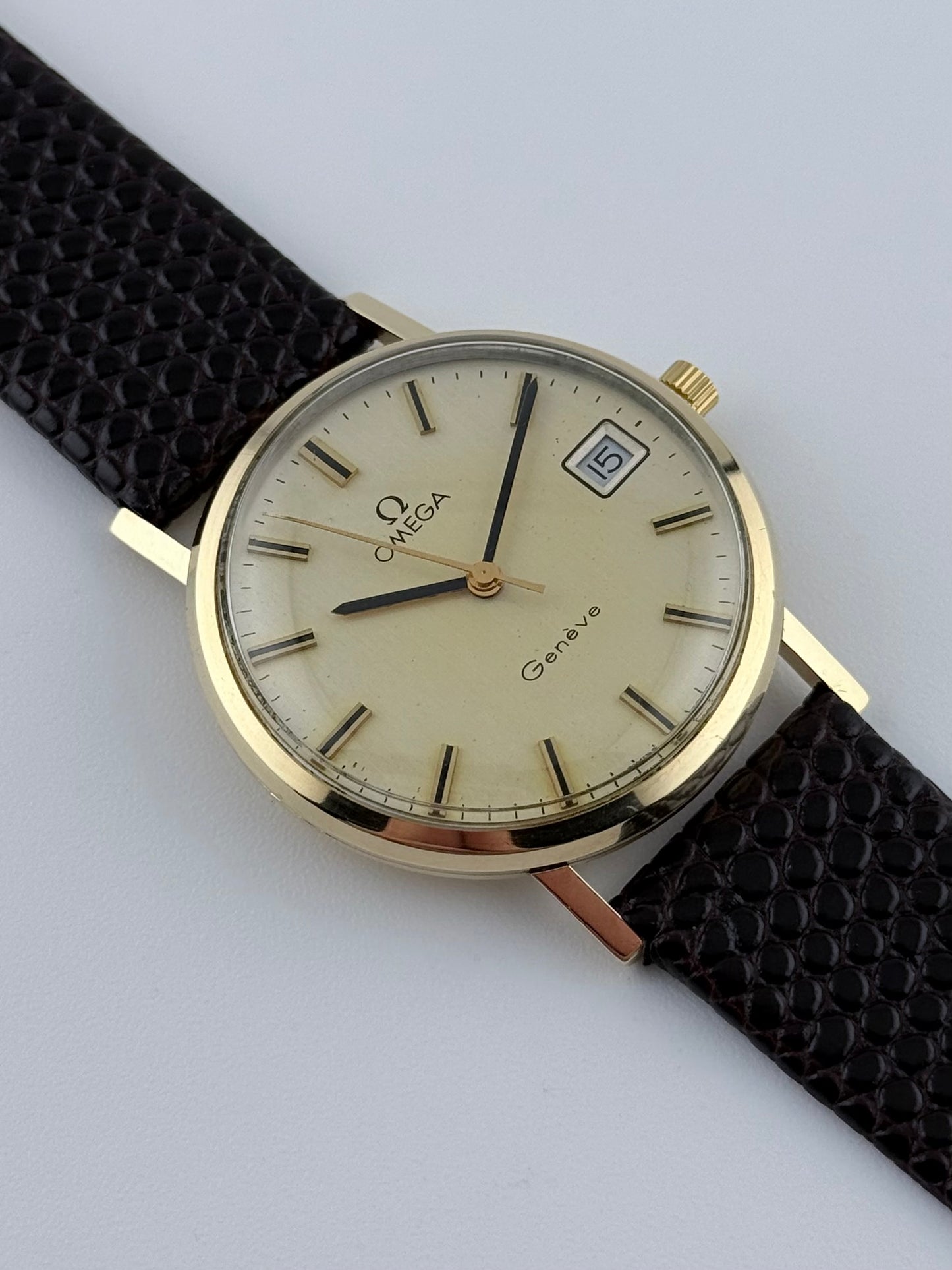 Omega Geneve Date Manual Wind - 132.5017 - 9ct Solid Gold - with Papers