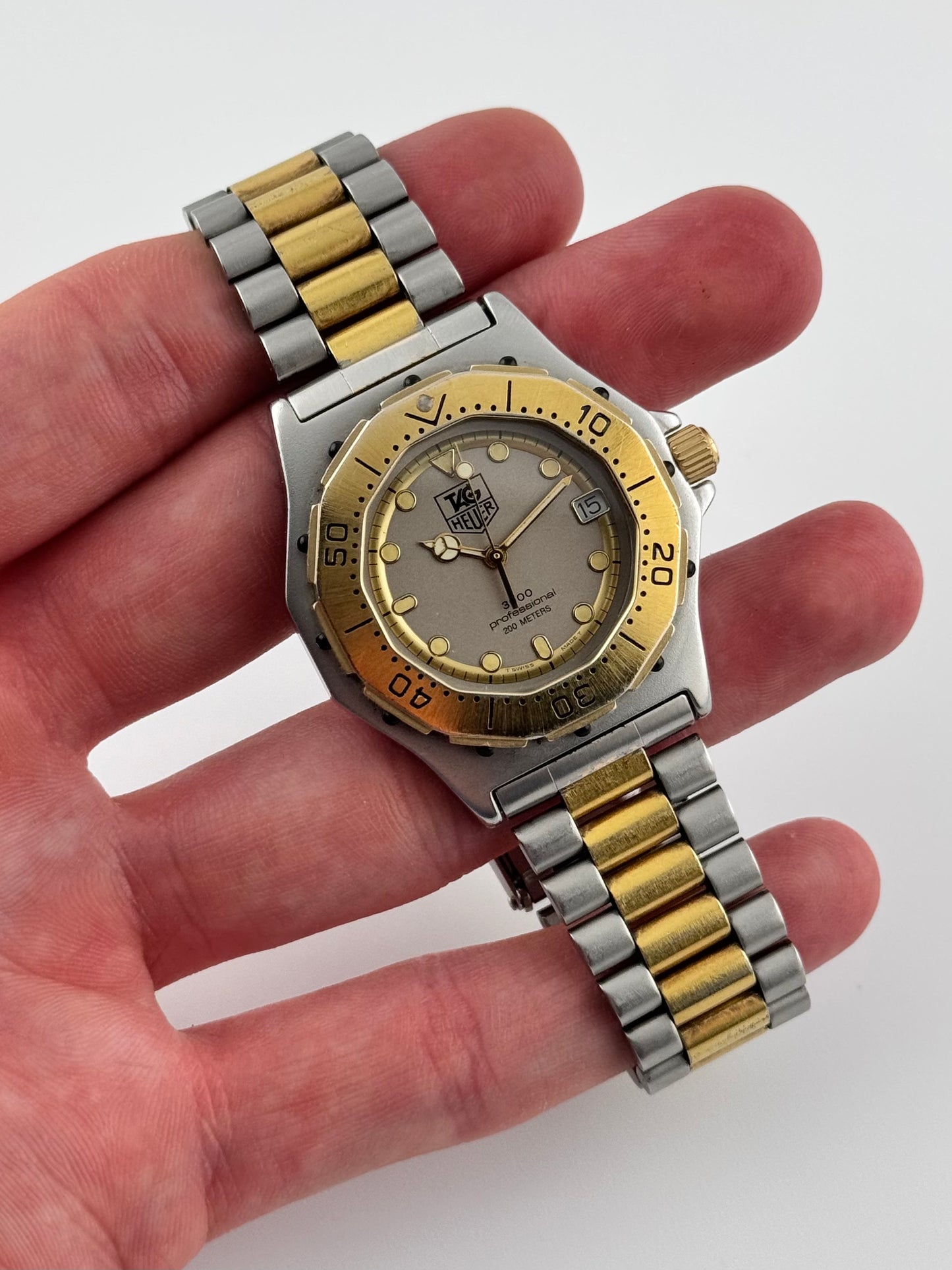 Tag Heuer Professional 3000 Quartz Date - 934.213