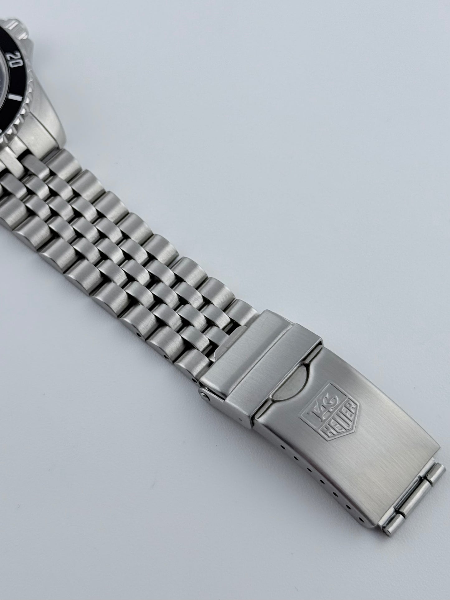 Tag Heuer Professional 1000 Quartz Date 200m 980.013B