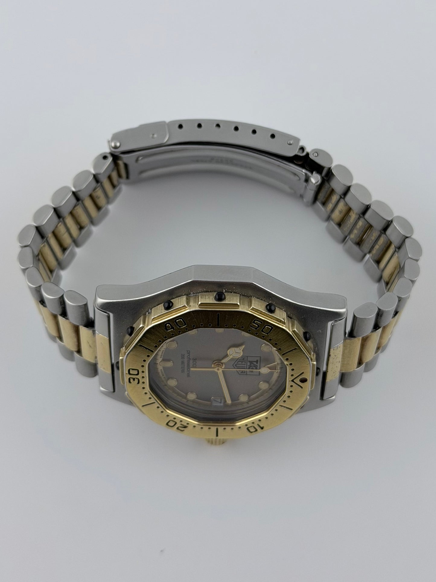 Tag Heuer Professional 3000 Quartz Date - 934.213