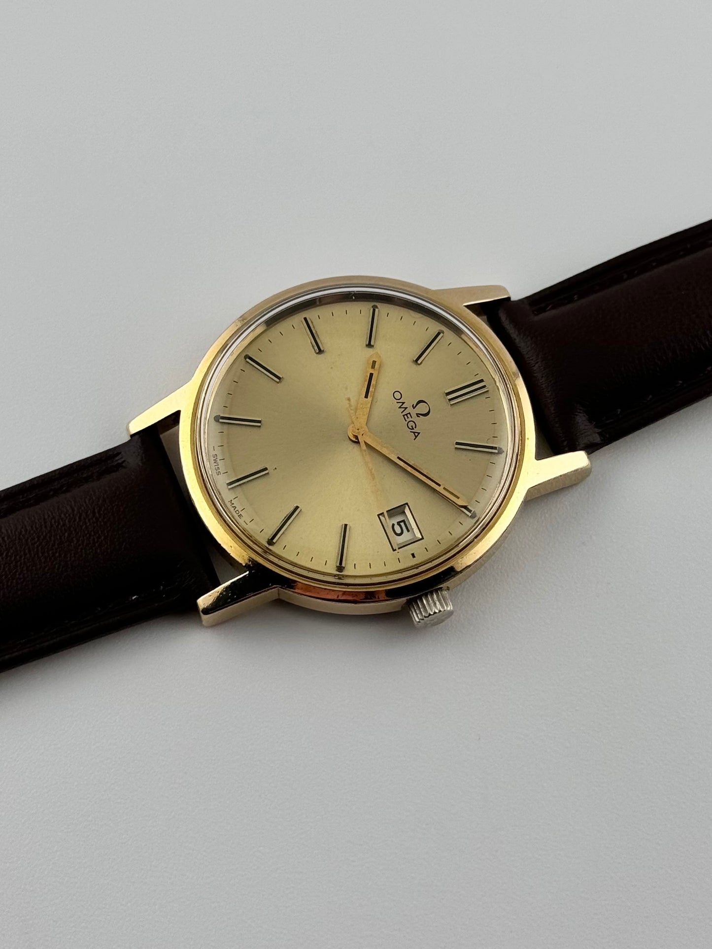Omega Date Manual Wind - 136.0104